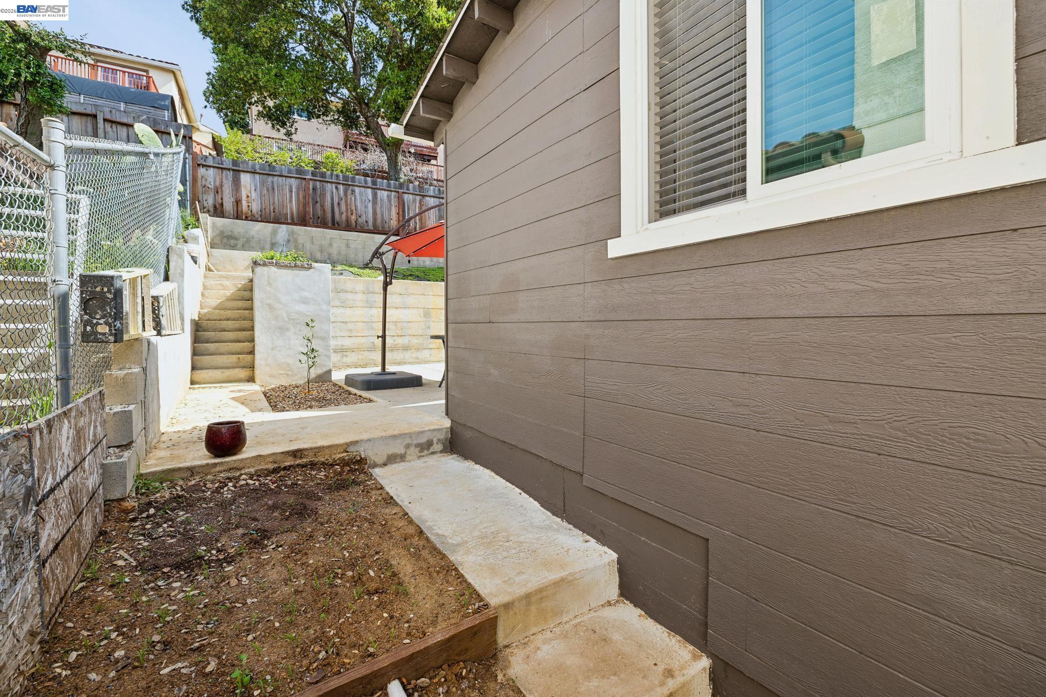 Detail Gallery Image 37 of 44 For 25910 Westview Way, Hayward,  CA 94542 - 2 Beds | 1 Baths