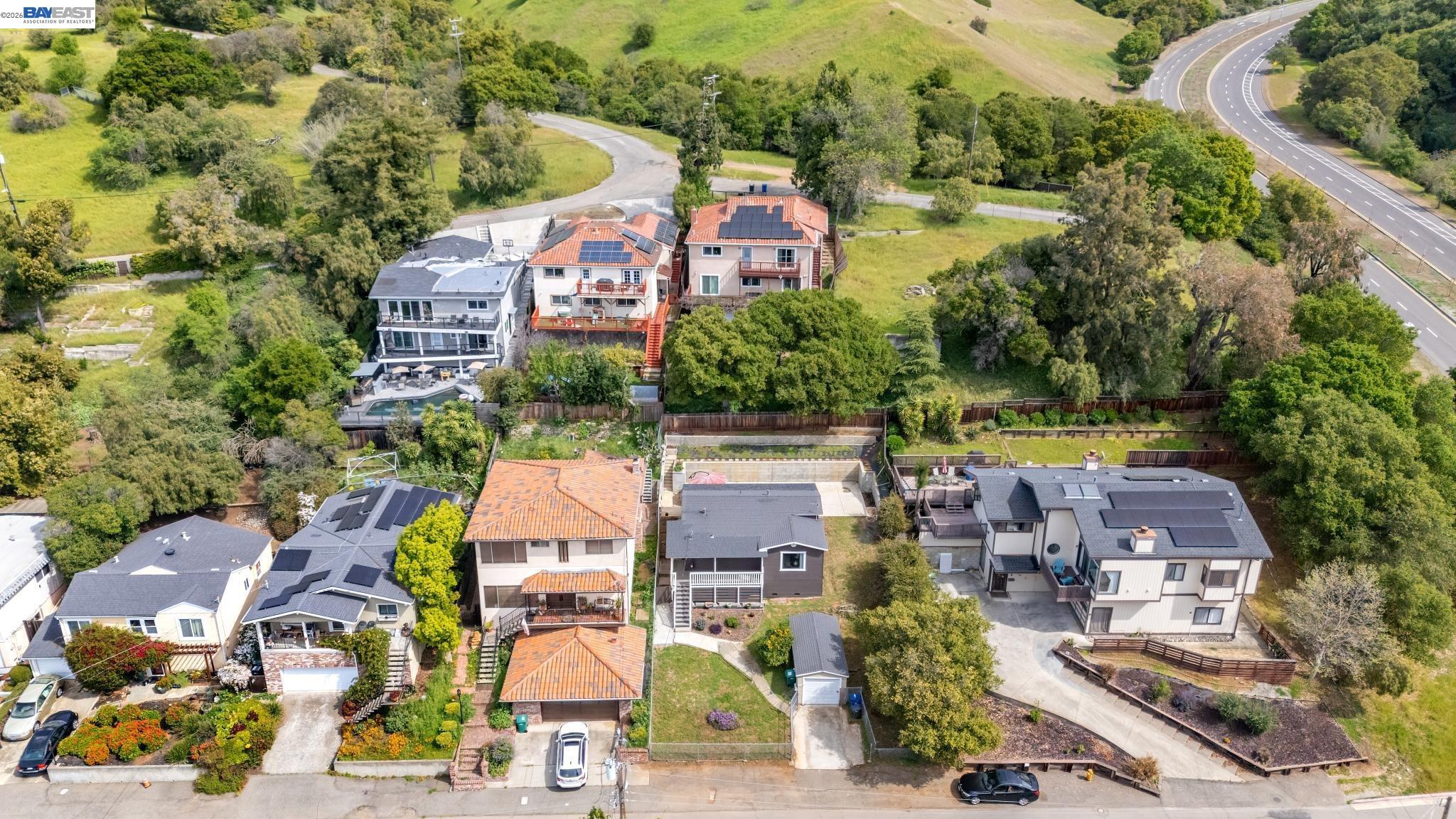 Detail Gallery Image 8 of 44 For 25910 Westview Way, Hayward,  CA 94542 - 2 Beds | 1 Baths