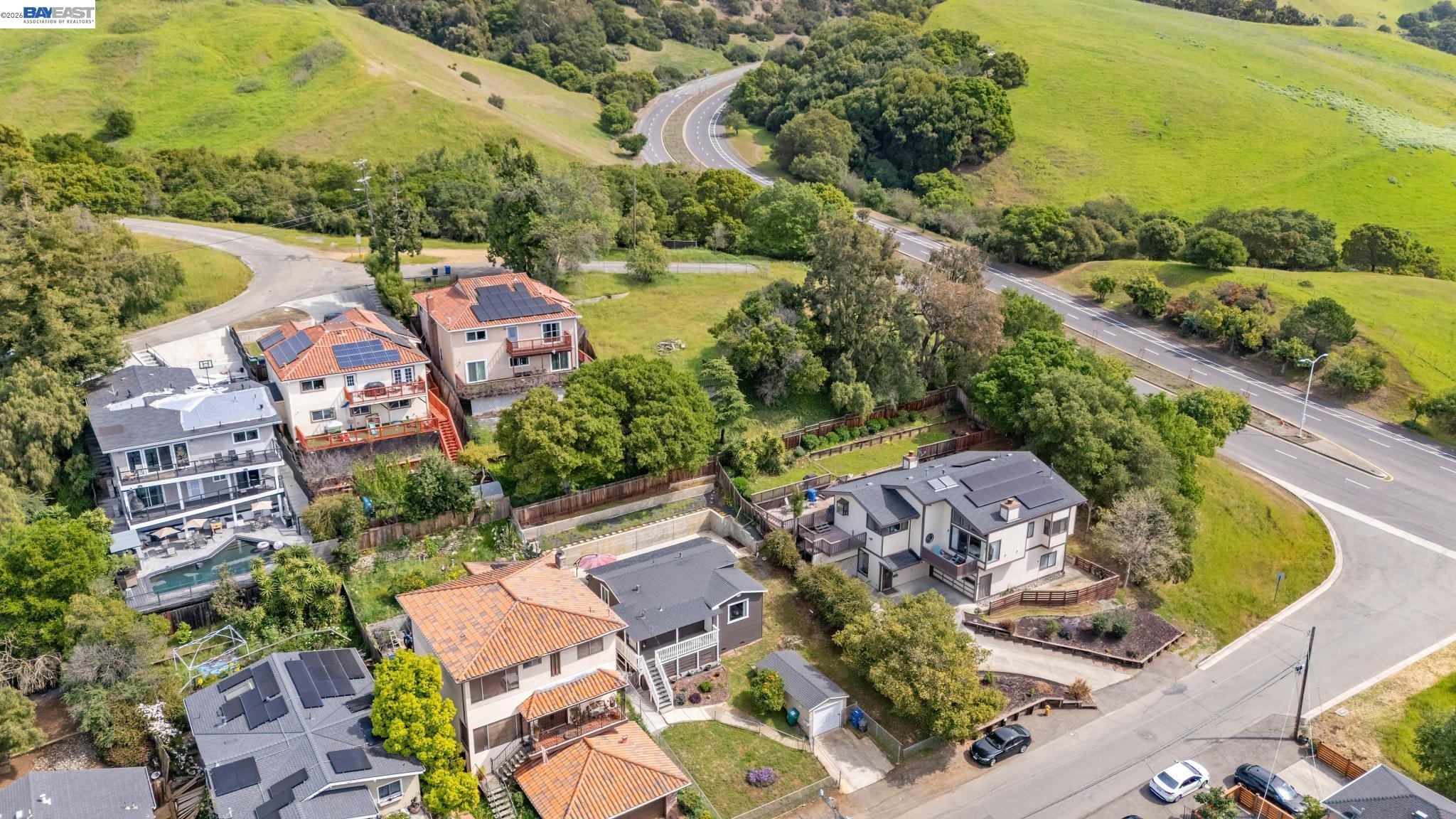 Detail Gallery Image 9 of 44 For 25910 Westview Way, Hayward,  CA 94542 - 2 Beds | 1 Baths