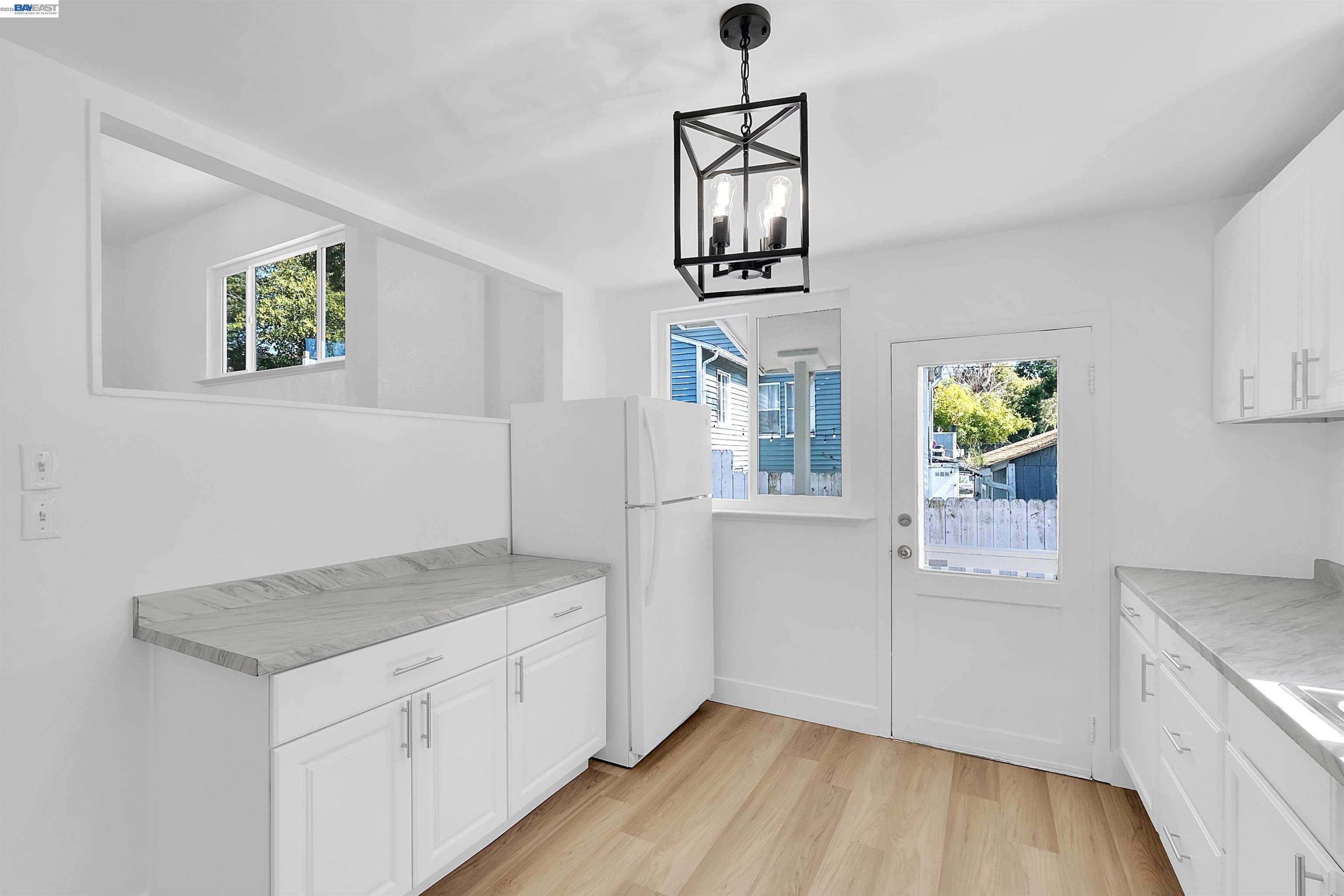 Detail Gallery Image 5 of 28 For 1467 Clay St, Hayward,  CA 94541 - 2 Beds | 1 Baths