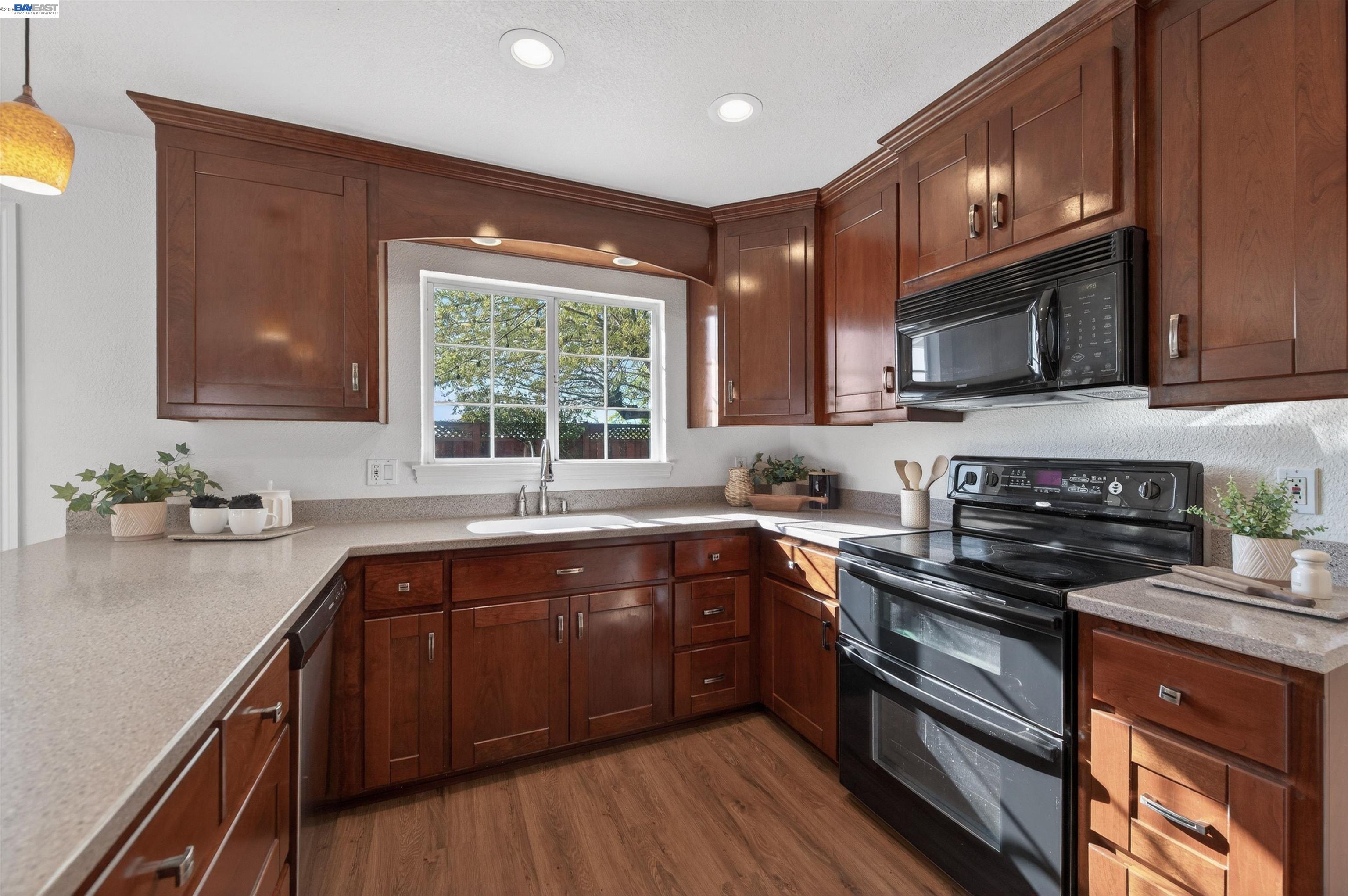 Detail Gallery Image 12 of 30 For 1185 El Dorado Drive, Livermore,  CA 94550 - 5 Beds | 3 Baths