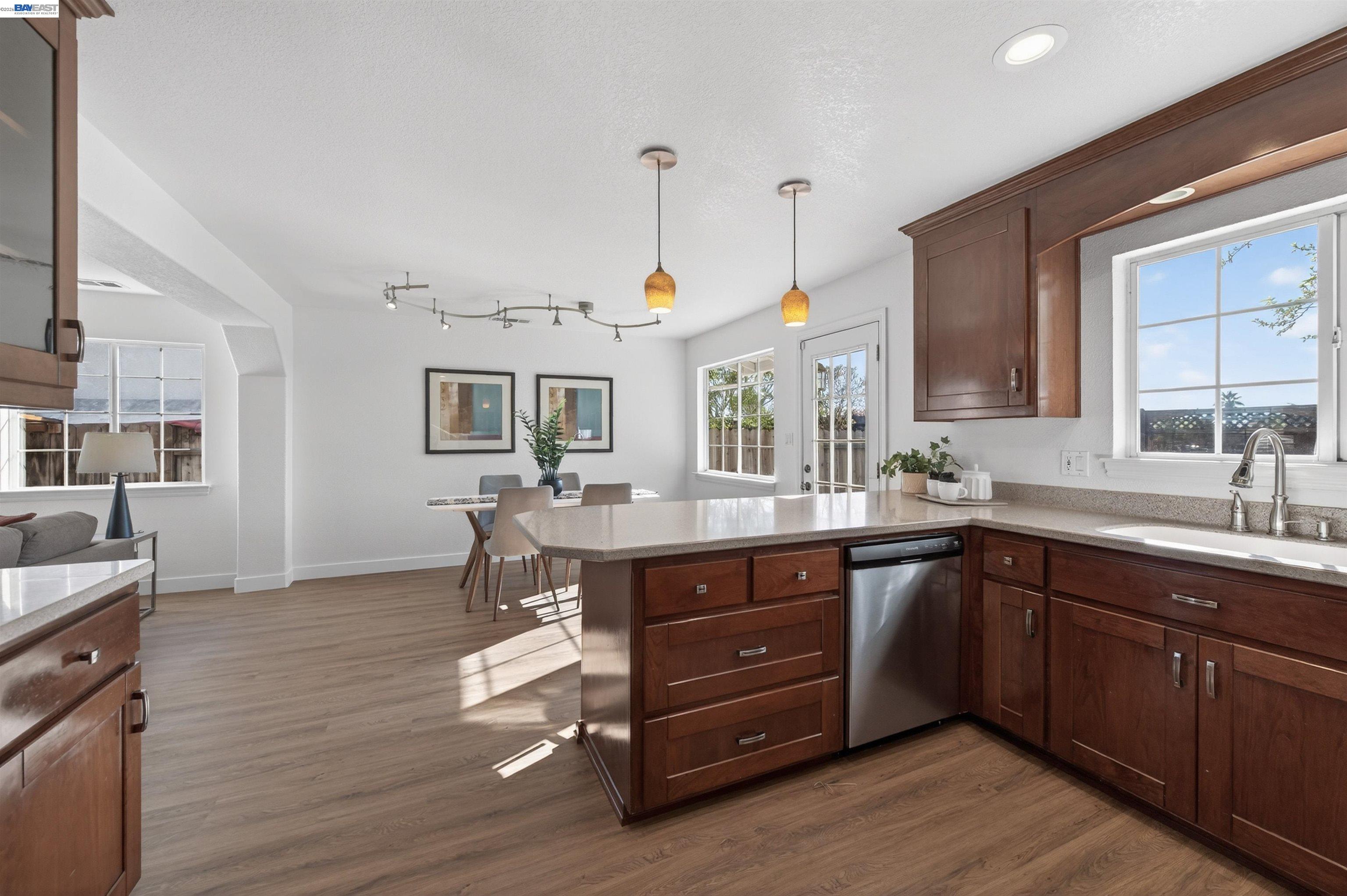 Detail Gallery Image 13 of 30 For 1185 El Dorado Drive, Livermore,  CA 94550 - 5 Beds | 3 Baths