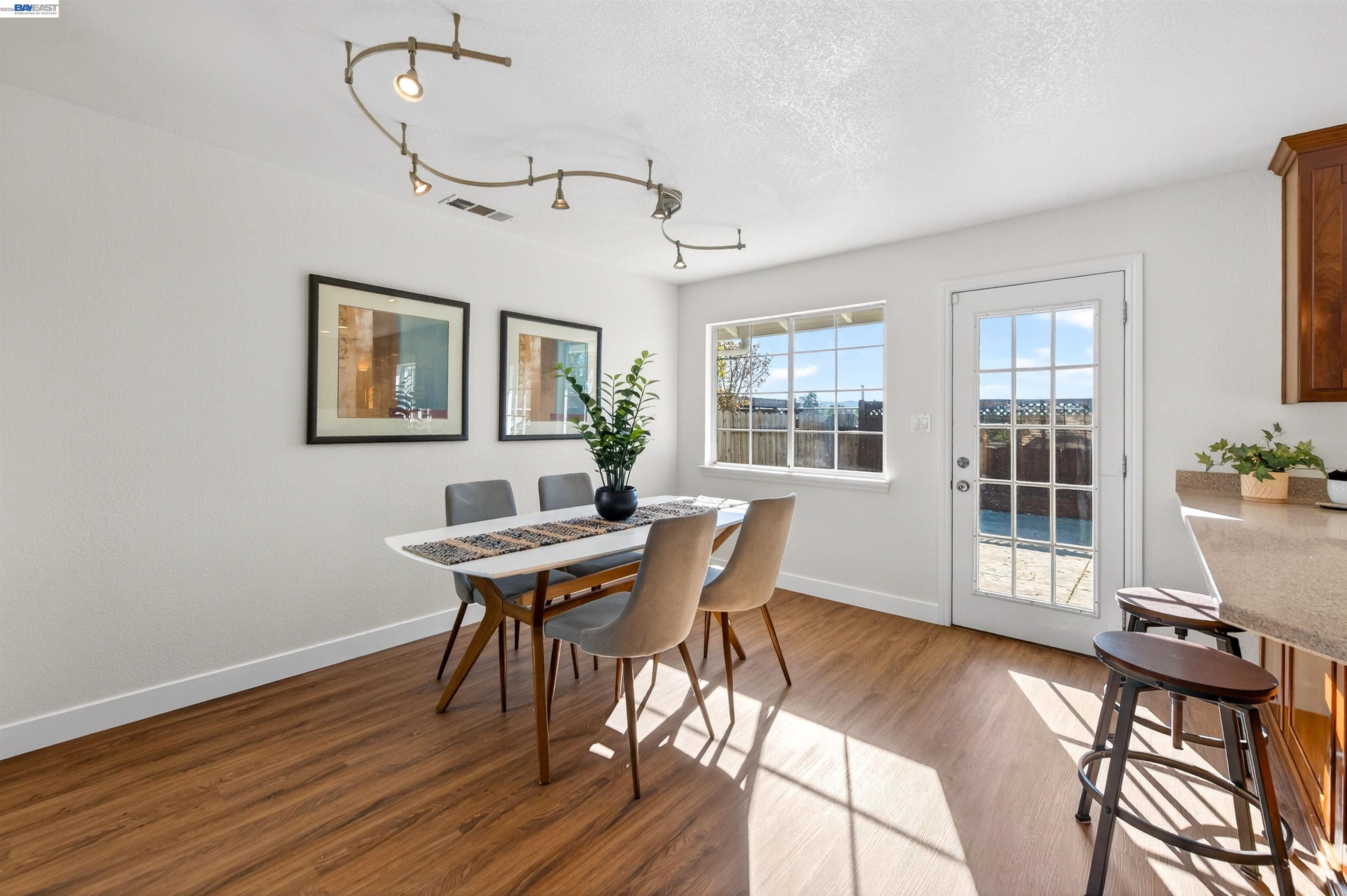 Detail Gallery Image 9 of 30 For 1185 El Dorado Drive, Livermore,  CA 94550 - 5 Beds | 3 Baths