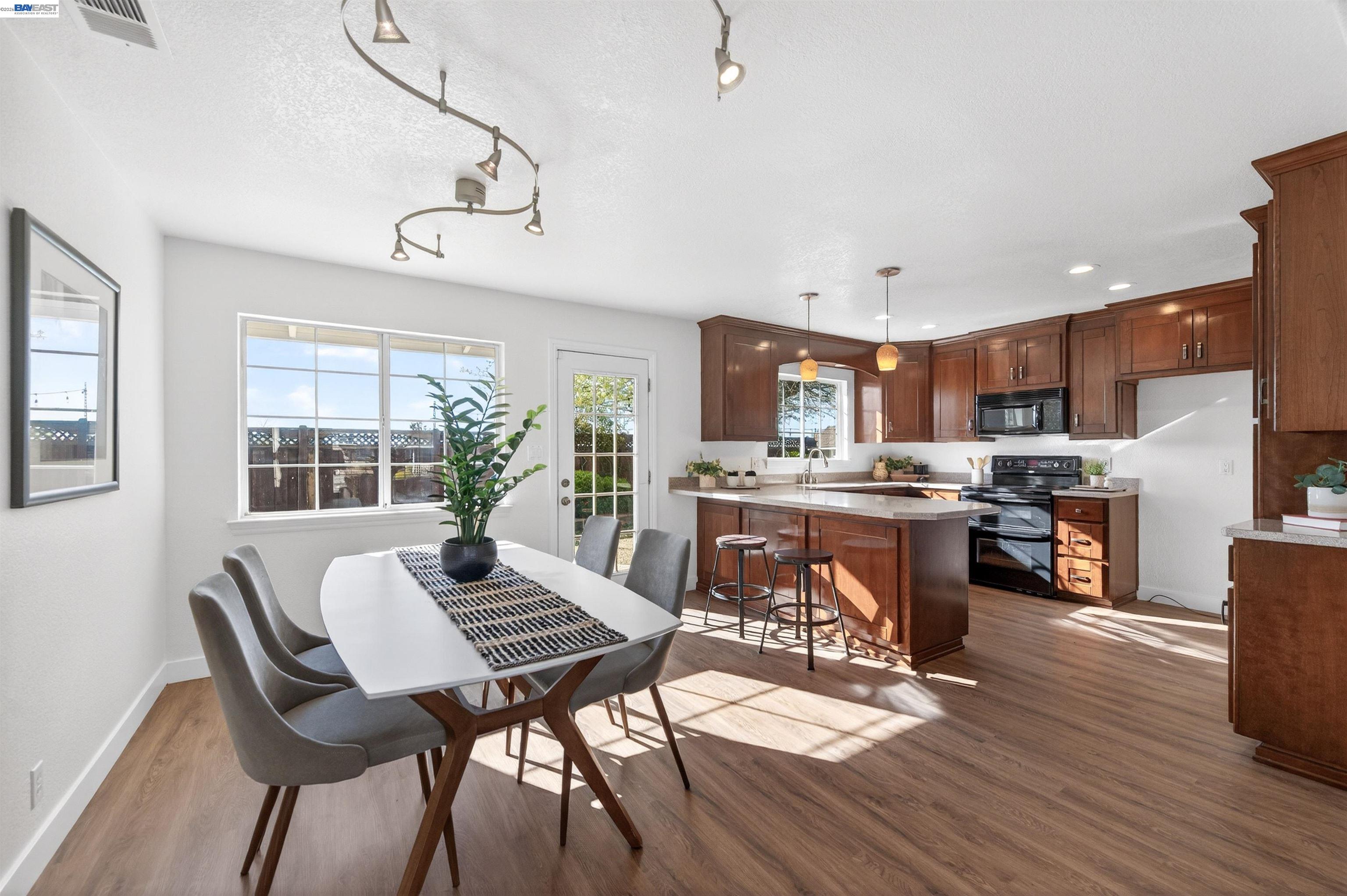 Detail Gallery Image 10 of 30 For 1185 El Dorado Drive, Livermore,  CA 94550 - 5 Beds | 3 Baths