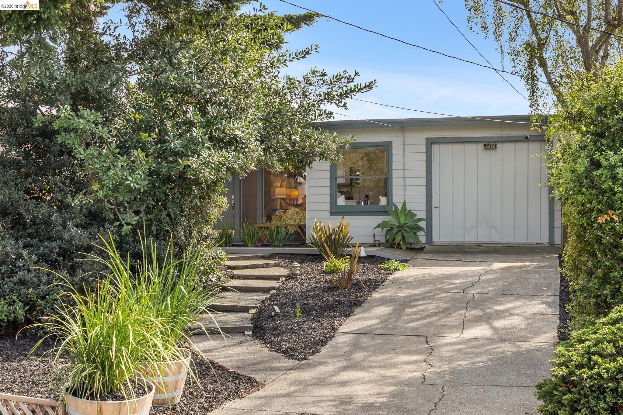 Detail Gallery Image 2 of 25 For 5850 Hazel Ave, Richmond,  CA 94805 - 2 Beds | 1 Baths