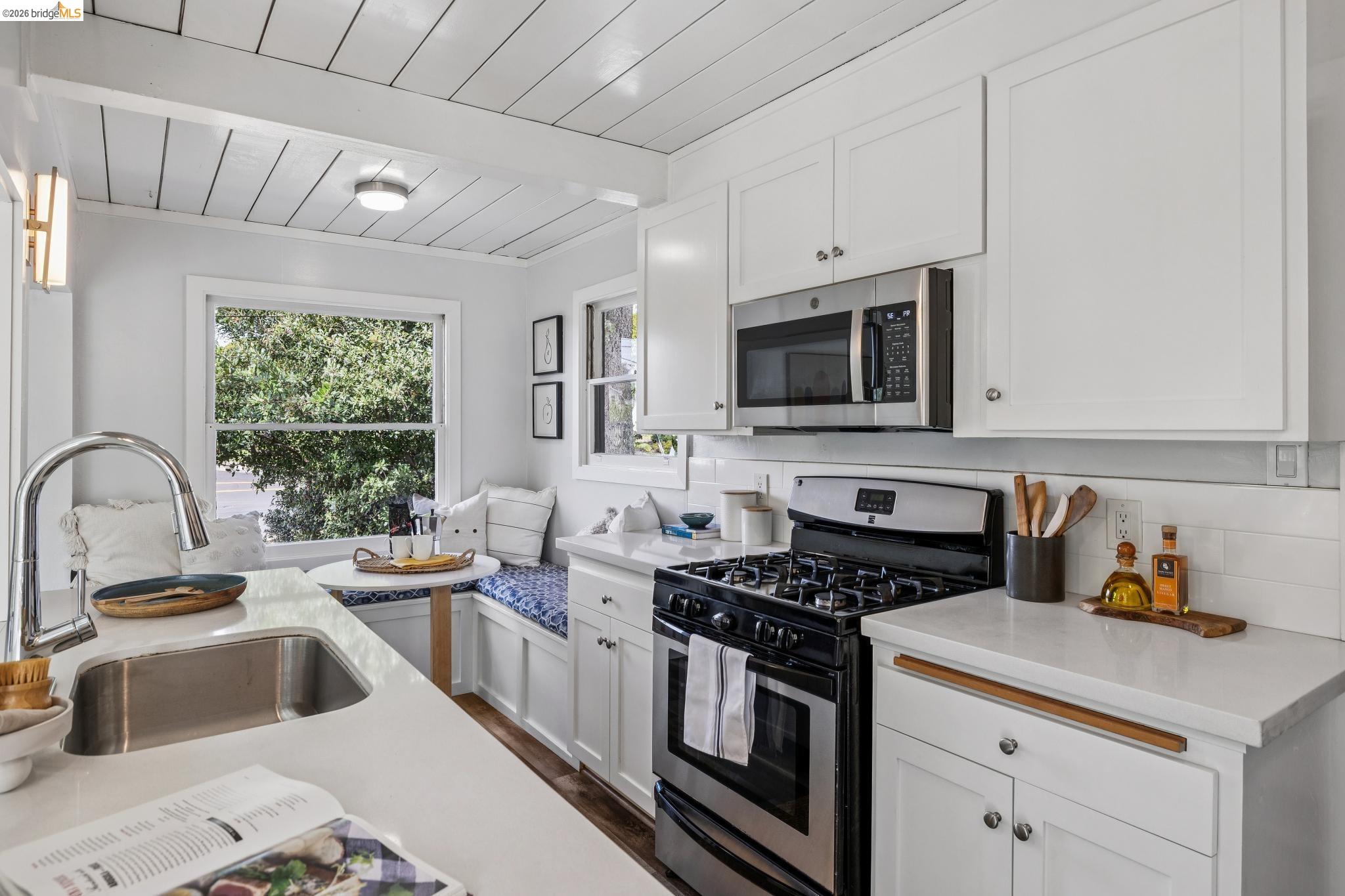 Detail Gallery Image 9 of 25 For 5850 Hazel Ave, Richmond,  CA 94805 - 2 Beds | 1 Baths