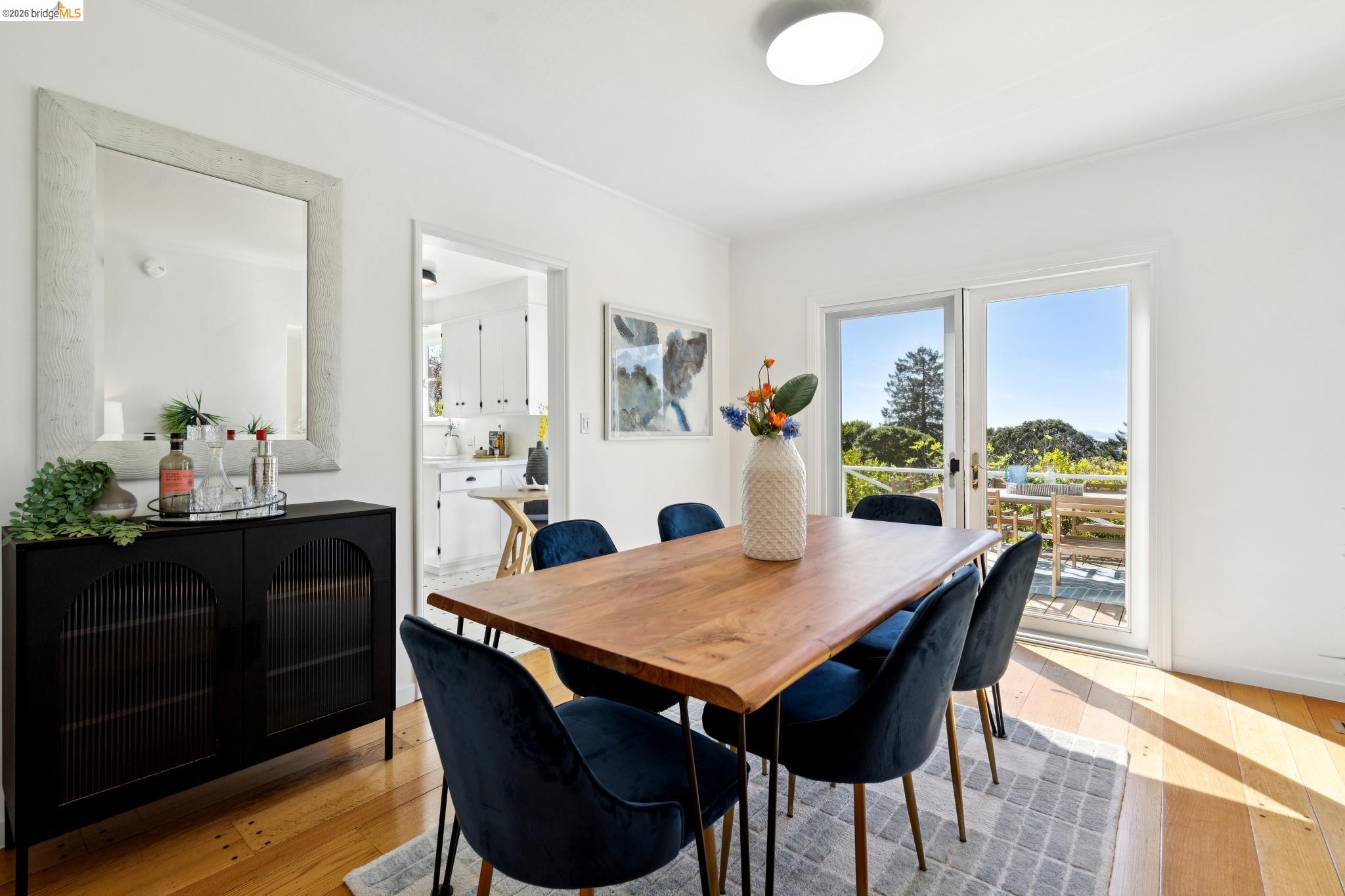 Detail Gallery Image 12 of 44 For 2825 Kitchener Ct, Oakland,  CA 94602 - 2 Beds | 2 Baths