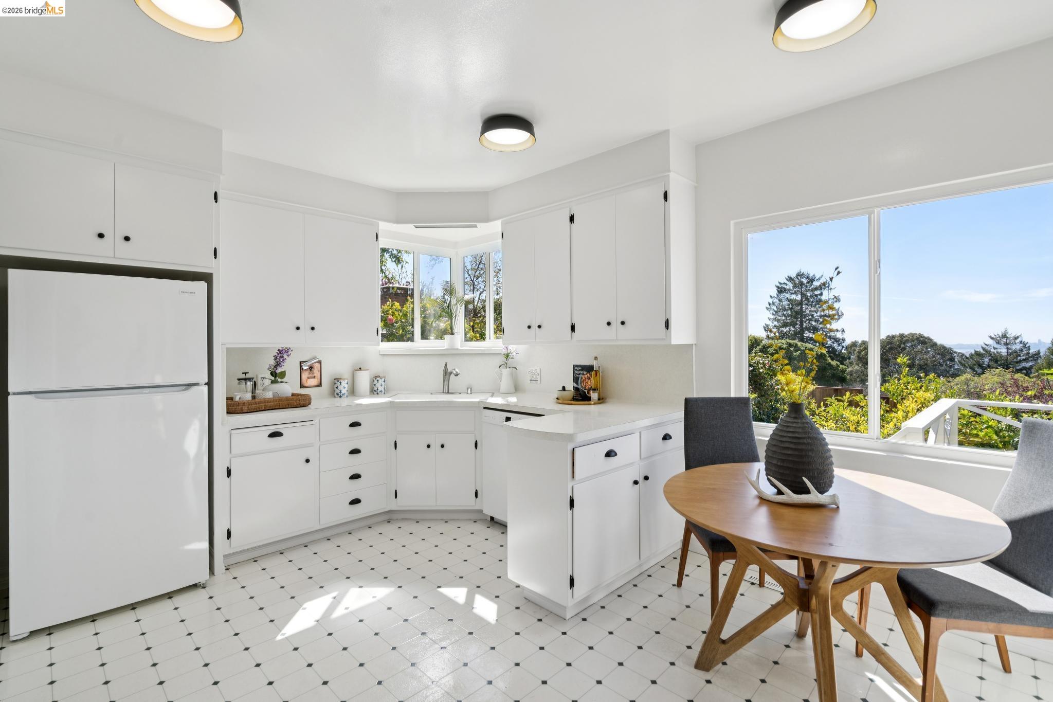 Detail Gallery Image 15 of 44 For 2825 Kitchener Ct, Oakland,  CA 94602 - 2 Beds | 2 Baths