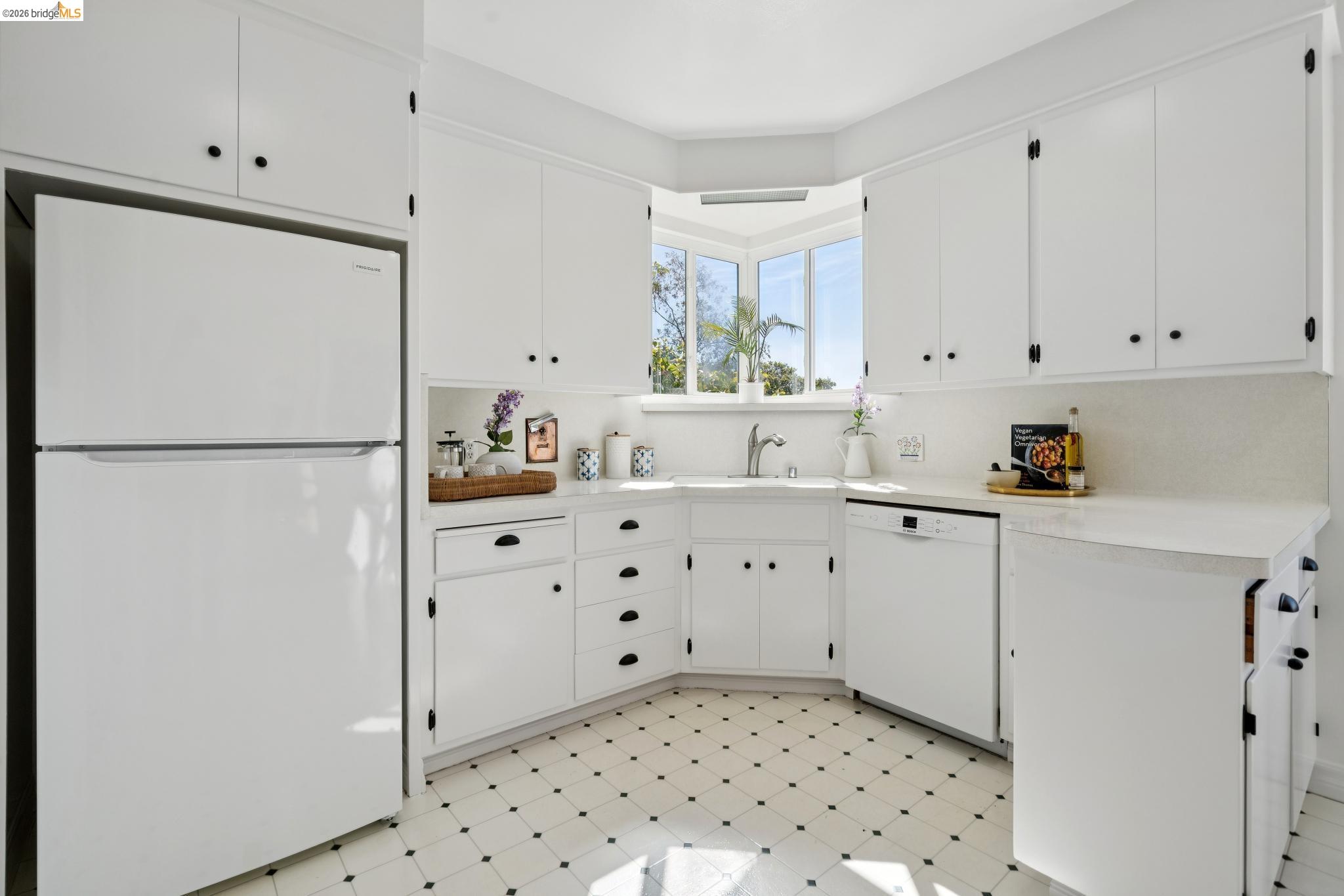 Detail Gallery Image 16 of 44 For 2825 Kitchener Ct, Oakland,  CA 94602 - 2 Beds | 2 Baths