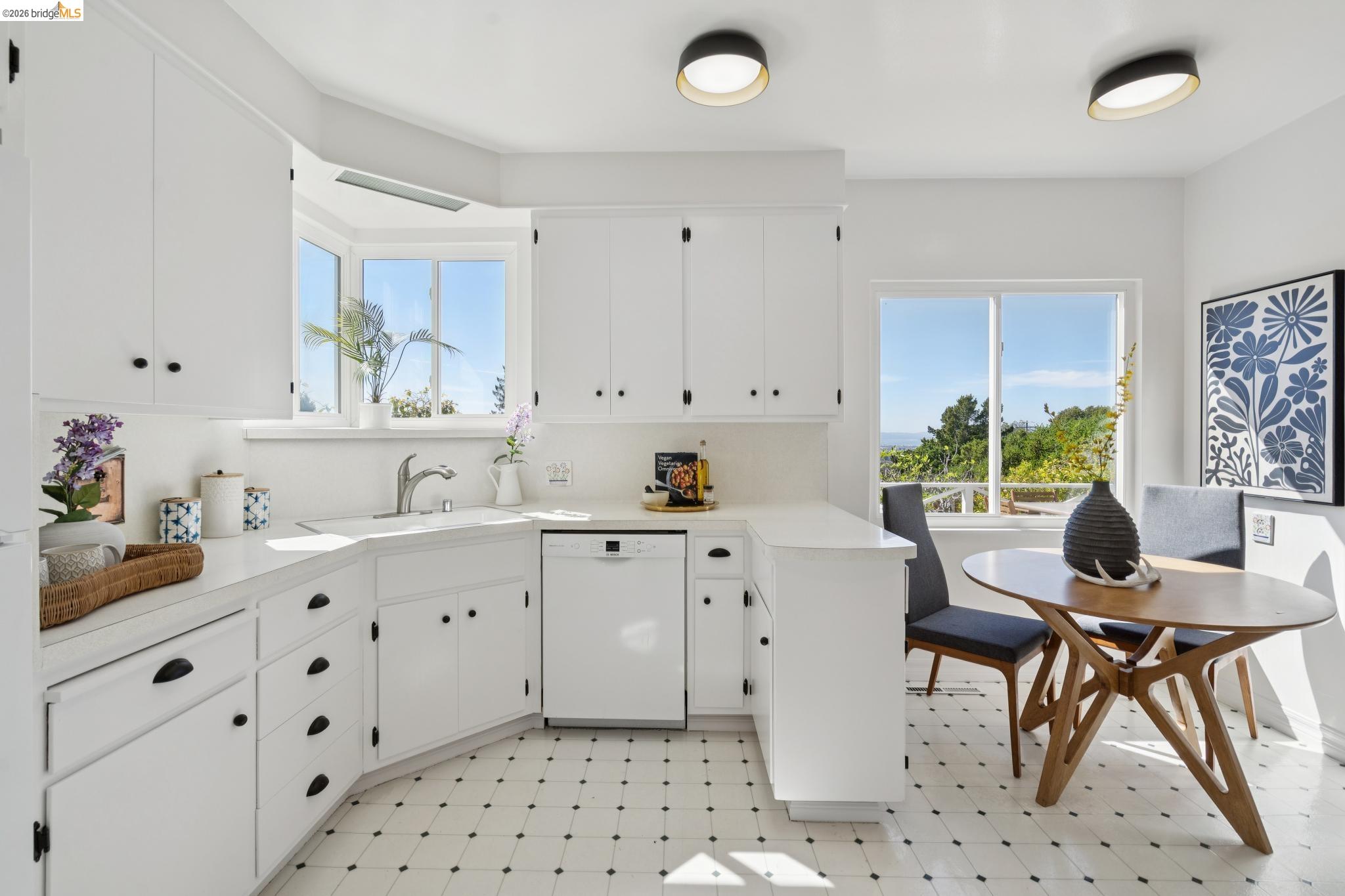 Detail Gallery Image 17 of 44 For 2825 Kitchener Ct, Oakland,  CA 94602 - 2 Beds | 2 Baths