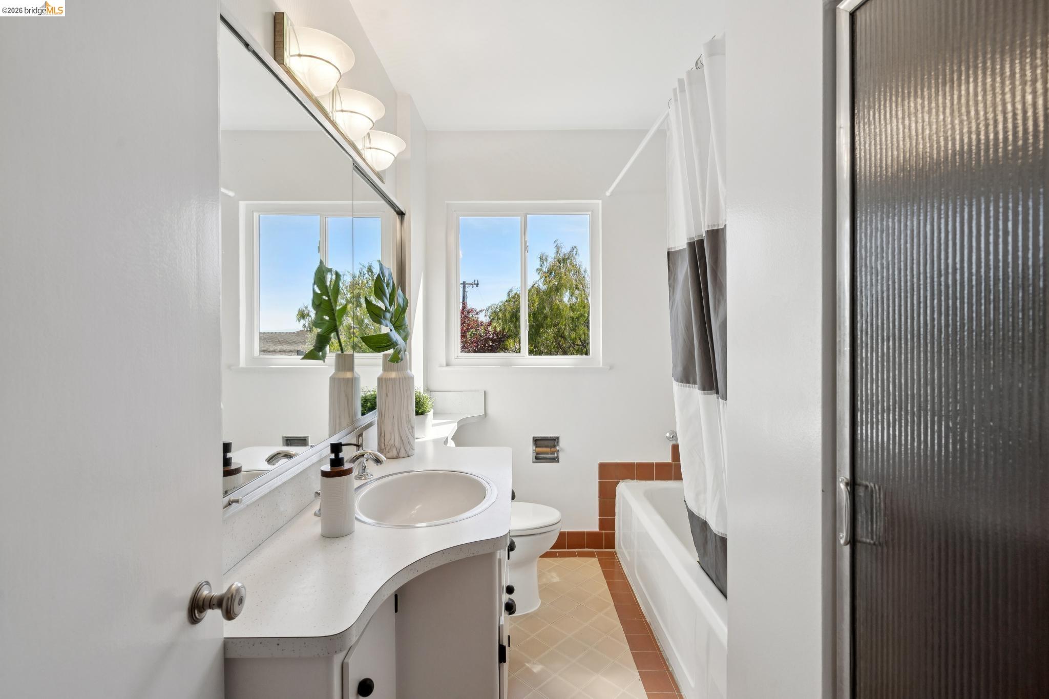 Detail Gallery Image 23 of 44 For 2825 Kitchener Ct, Oakland,  CA 94602 - 2 Beds | 2 Baths