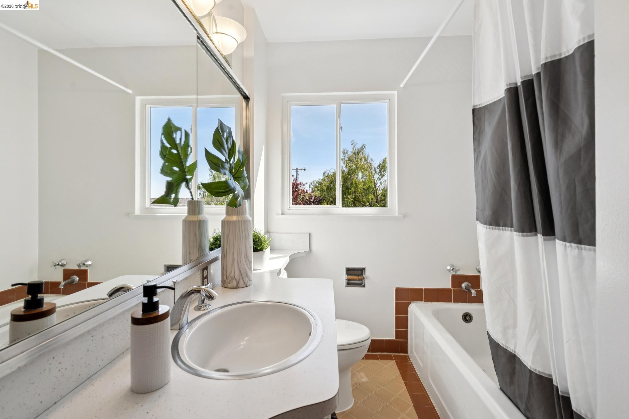 Detail Gallery Image 24 of 44 For 2825 Kitchener Ct, Oakland,  CA 94602 - 2 Beds | 2 Baths