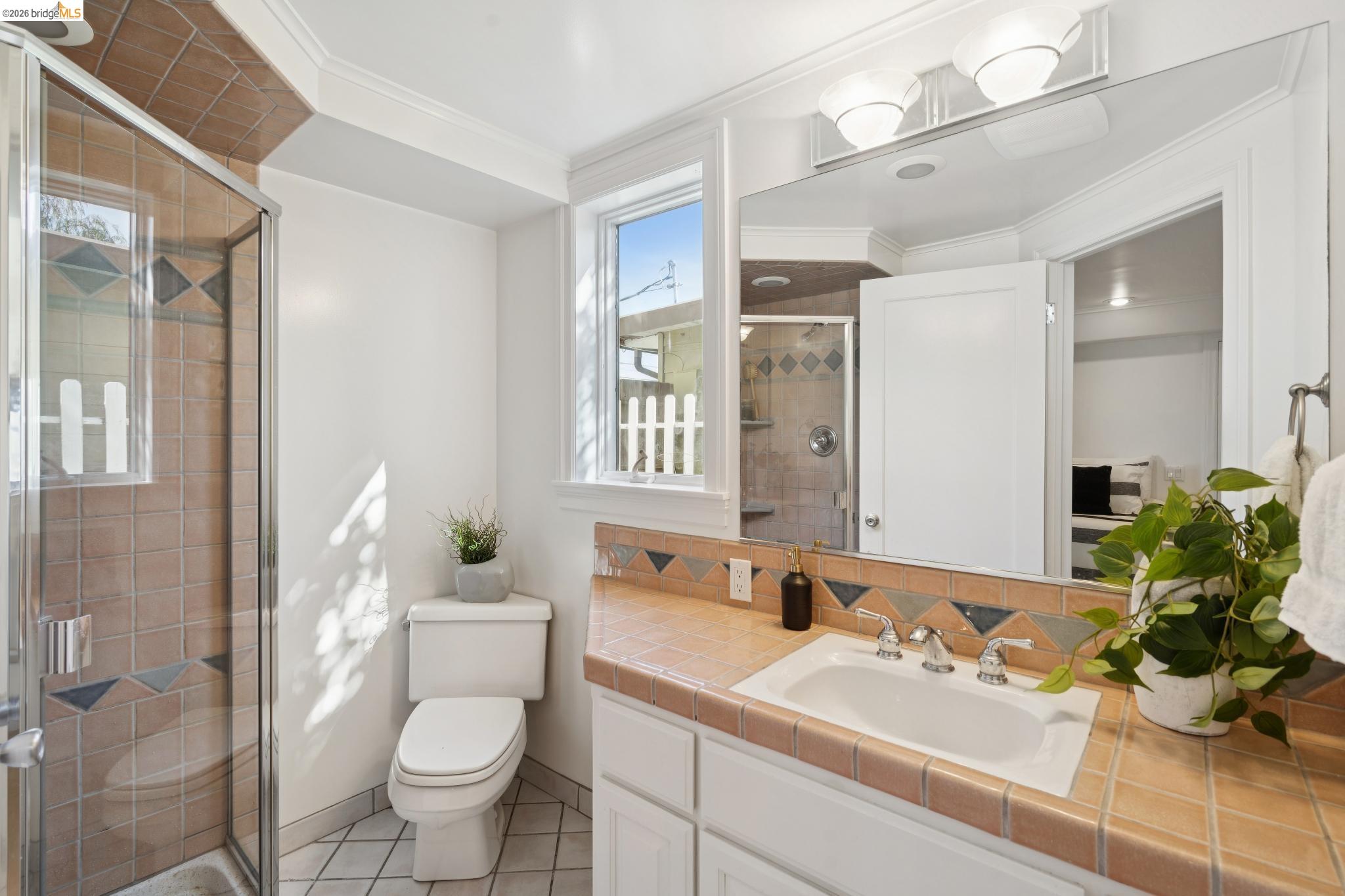 Detail Gallery Image 29 of 44 For 2825 Kitchener Ct, Oakland,  CA 94602 - 2 Beds | 2 Baths