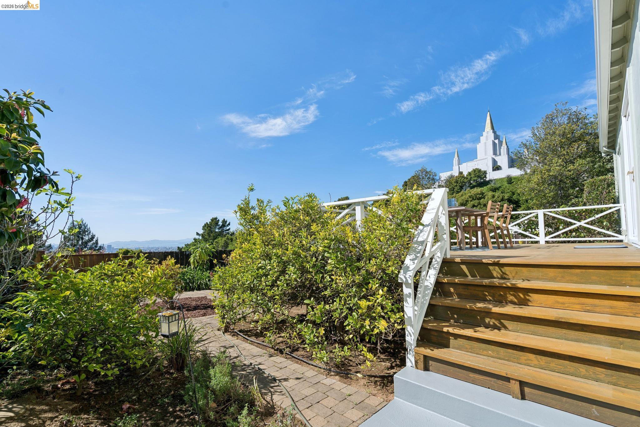 Detail Gallery Image 35 of 44 For 2825 Kitchener Ct, Oakland,  CA 94602 - 2 Beds | 2 Baths