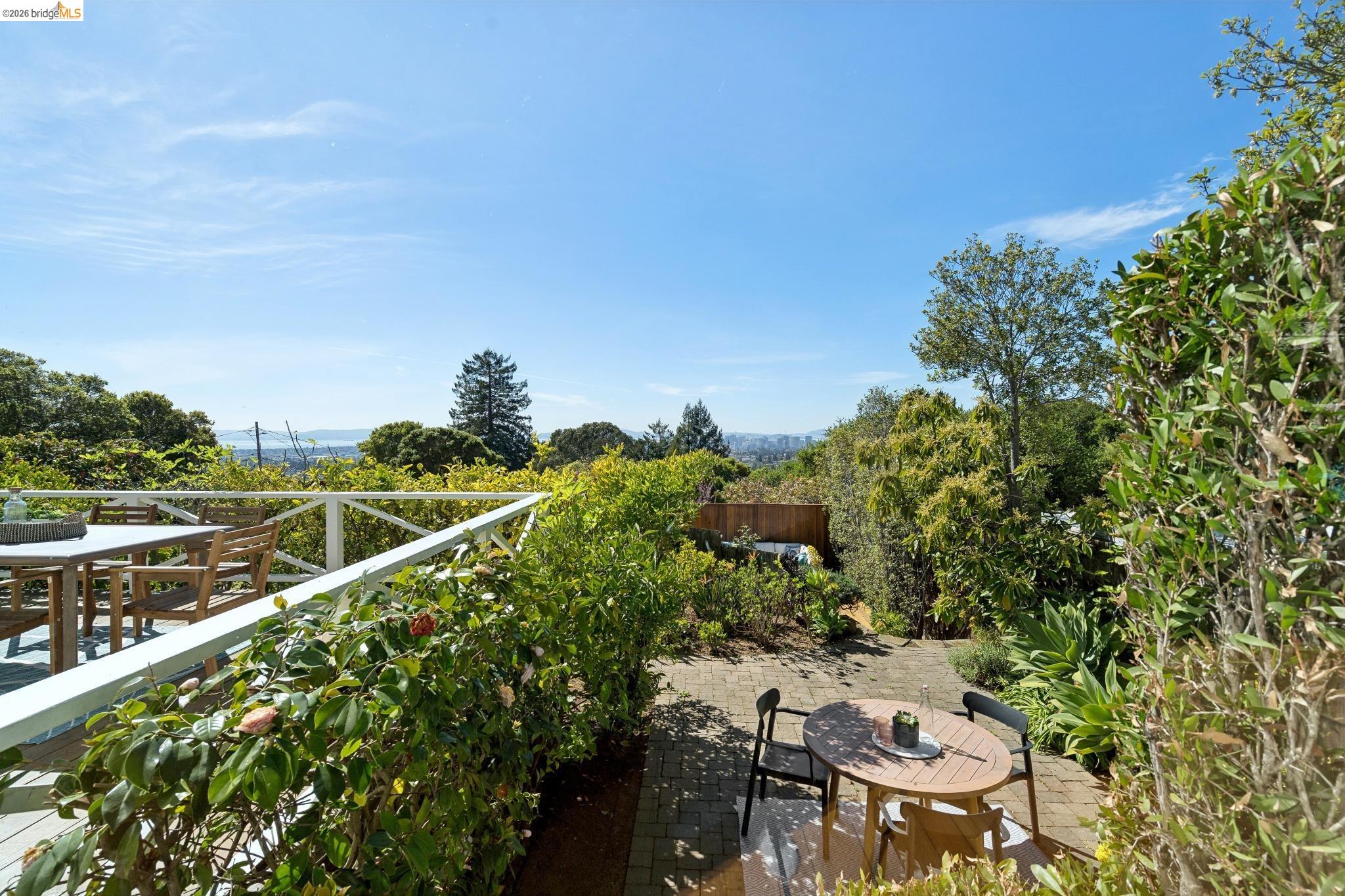 Detail Gallery Image 10 of 44 For 2825 Kitchener Ct, Oakland,  CA 94602 - 2 Beds | 2 Baths