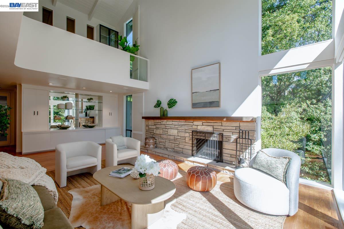 Detail Gallery Image 12 of 60 For 6540 Saroni Dr, Oakland,  CA 94611 - 3 Beds | 3 Baths