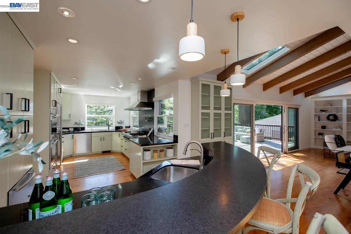 Detail Gallery Image 16 of 60 For 6540 Saroni Dr, Oakland,  CA 94611 - 3 Beds | 3 Baths