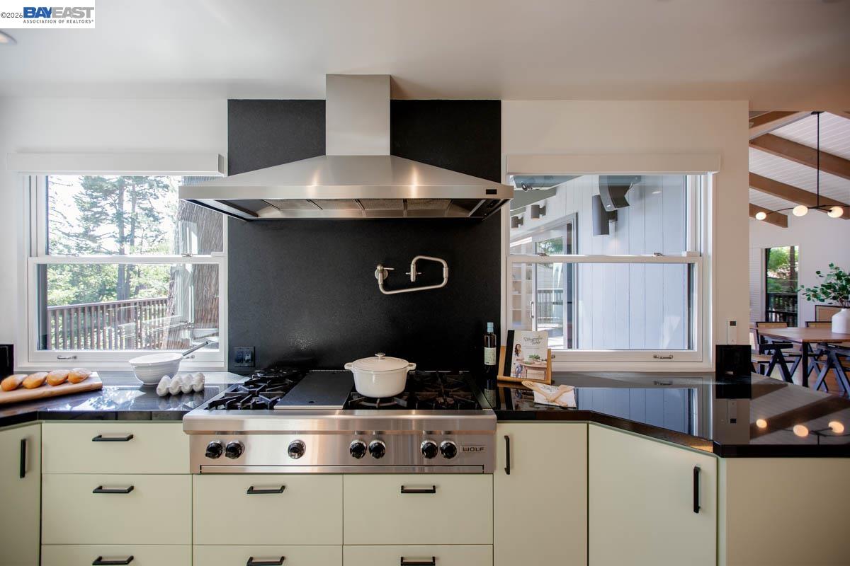 Detail Gallery Image 20 of 60 For 6540 Saroni Dr, Oakland,  CA 94611 - 3 Beds | 3 Baths