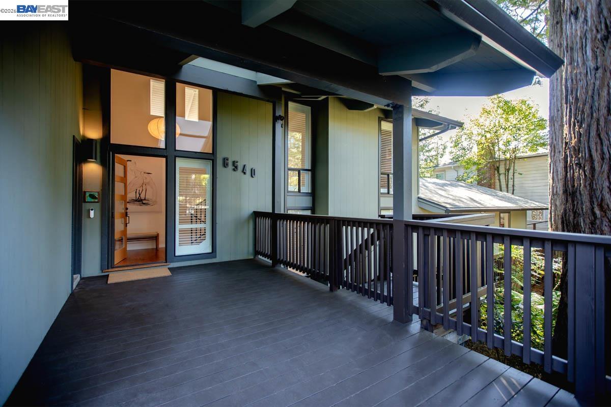 Detail Gallery Image 3 of 60 For 6540 Saroni Dr, Oakland,  CA 94611 - 3 Beds | 3 Baths