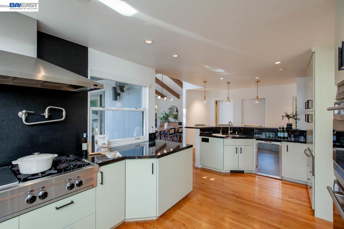 Detail Gallery Image 21 of 60 For 6540 Saroni Dr, Oakland,  CA 94611 - 3 Beds | 3 Baths