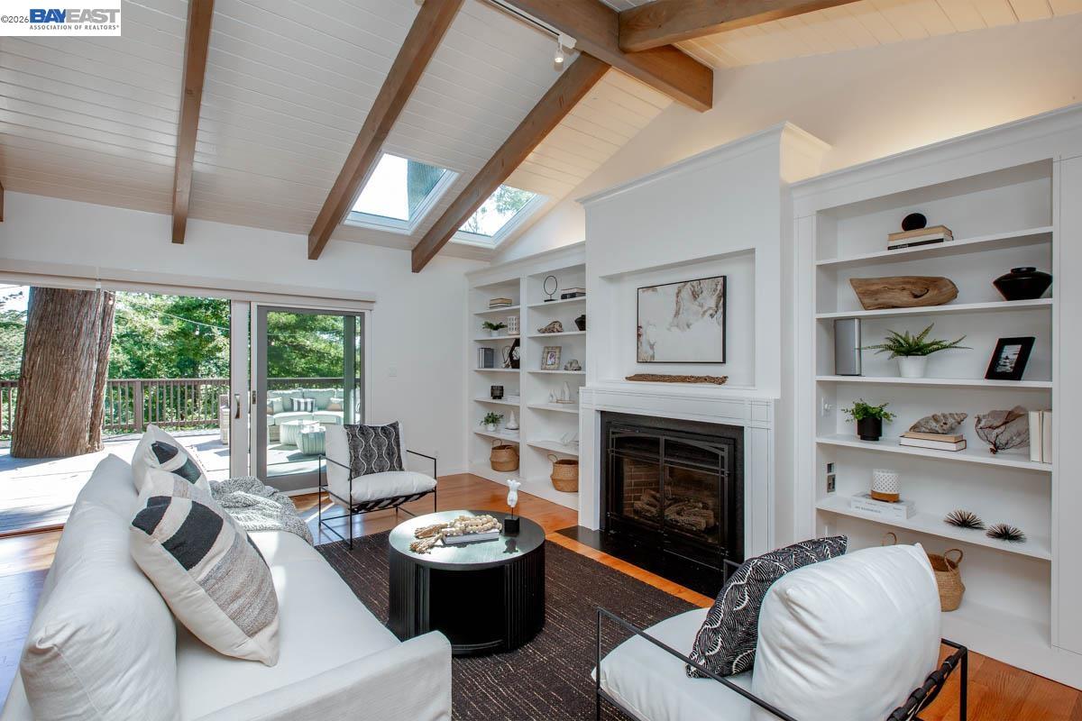 Detail Gallery Image 27 of 60 For 6540 Saroni Dr, Oakland,  CA 94611 - 3 Beds | 3 Baths