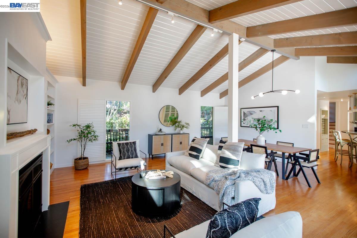 Detail Gallery Image 31 of 60 For 6540 Saroni Dr, Oakland,  CA 94611 - 3 Beds | 3 Baths