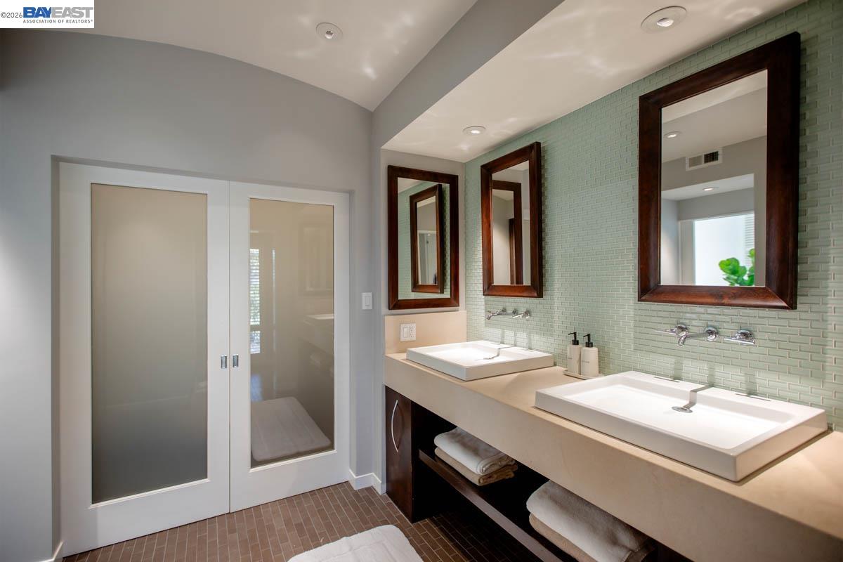 Detail Gallery Image 51 of 60 For 6540 Saroni Dr, Oakland,  CA 94611 - 3 Beds | 3 Baths