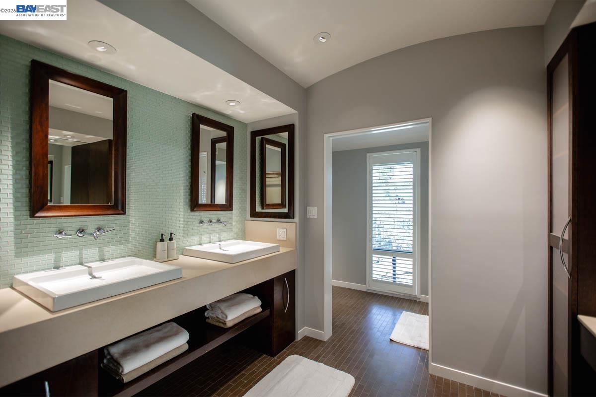 Detail Gallery Image 52 of 60 For 6540 Saroni Dr, Oakland,  CA 94611 - 3 Beds | 3 Baths