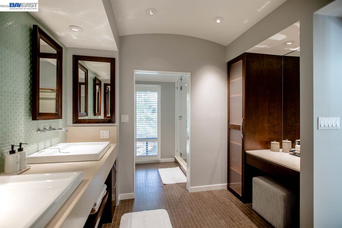 Detail Gallery Image 53 of 60 For 6540 Saroni Dr, Oakland,  CA 94611 - 3 Beds | 3 Baths