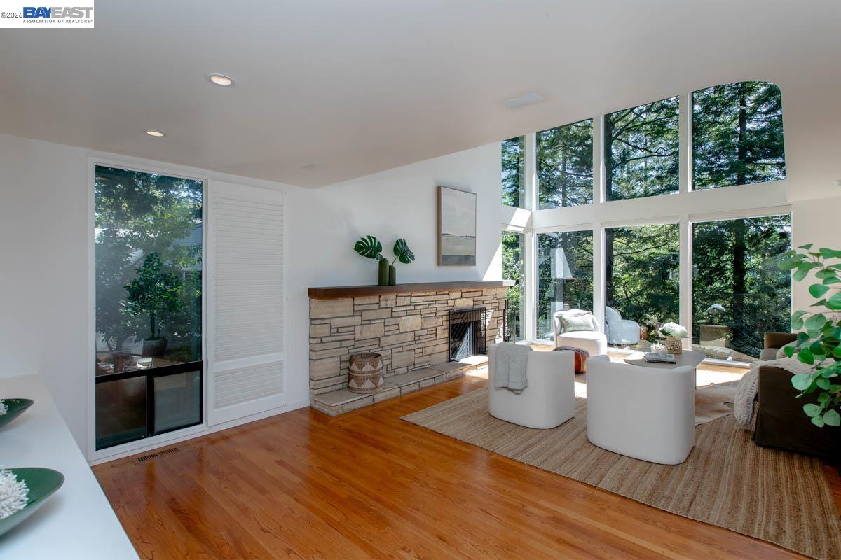 Detail Gallery Image 7 of 60 For 6540 Saroni Dr, Oakland,  CA 94611 - 3 Beds | 3 Baths