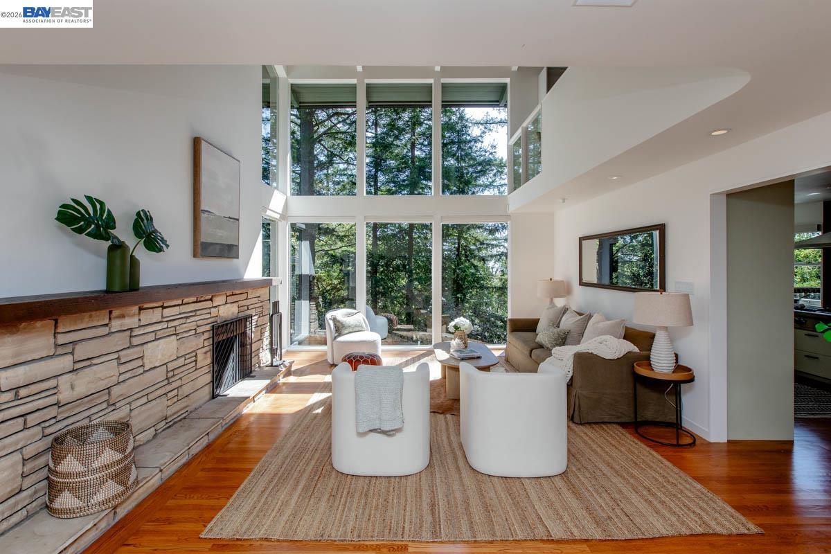 Detail Gallery Image 8 of 60 For 6540 Saroni Dr, Oakland,  CA 94611 - 3 Beds | 3 Baths