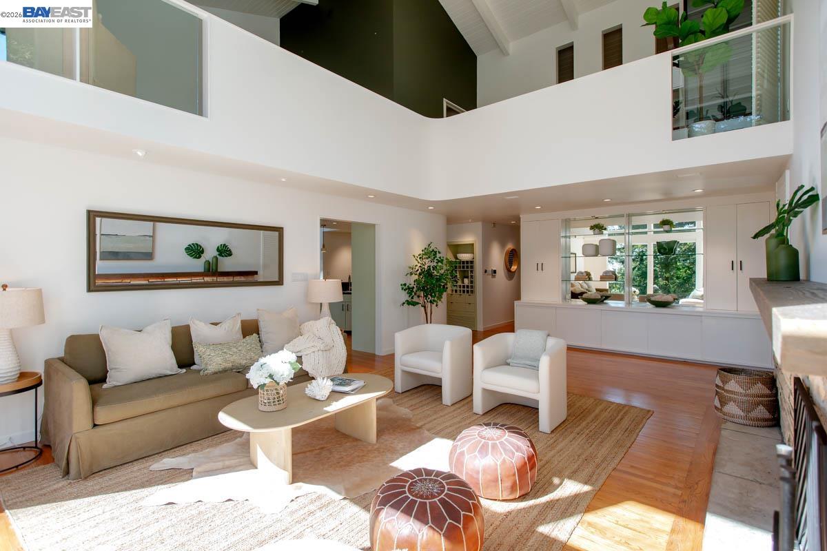 Detail Gallery Image 10 of 60 For 6540 Saroni Dr, Oakland,  CA 94611 - 3 Beds | 3 Baths