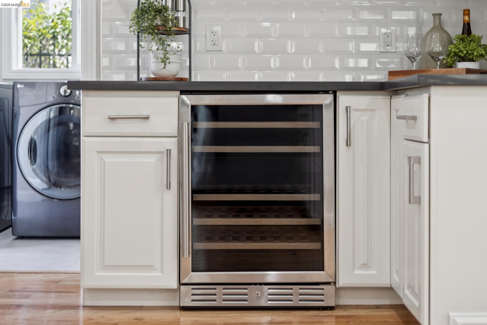 Detail Gallery Image 16 of 46 For 812 37th St, Oakland,  CA 94608 - 4 Beds | 3 Baths