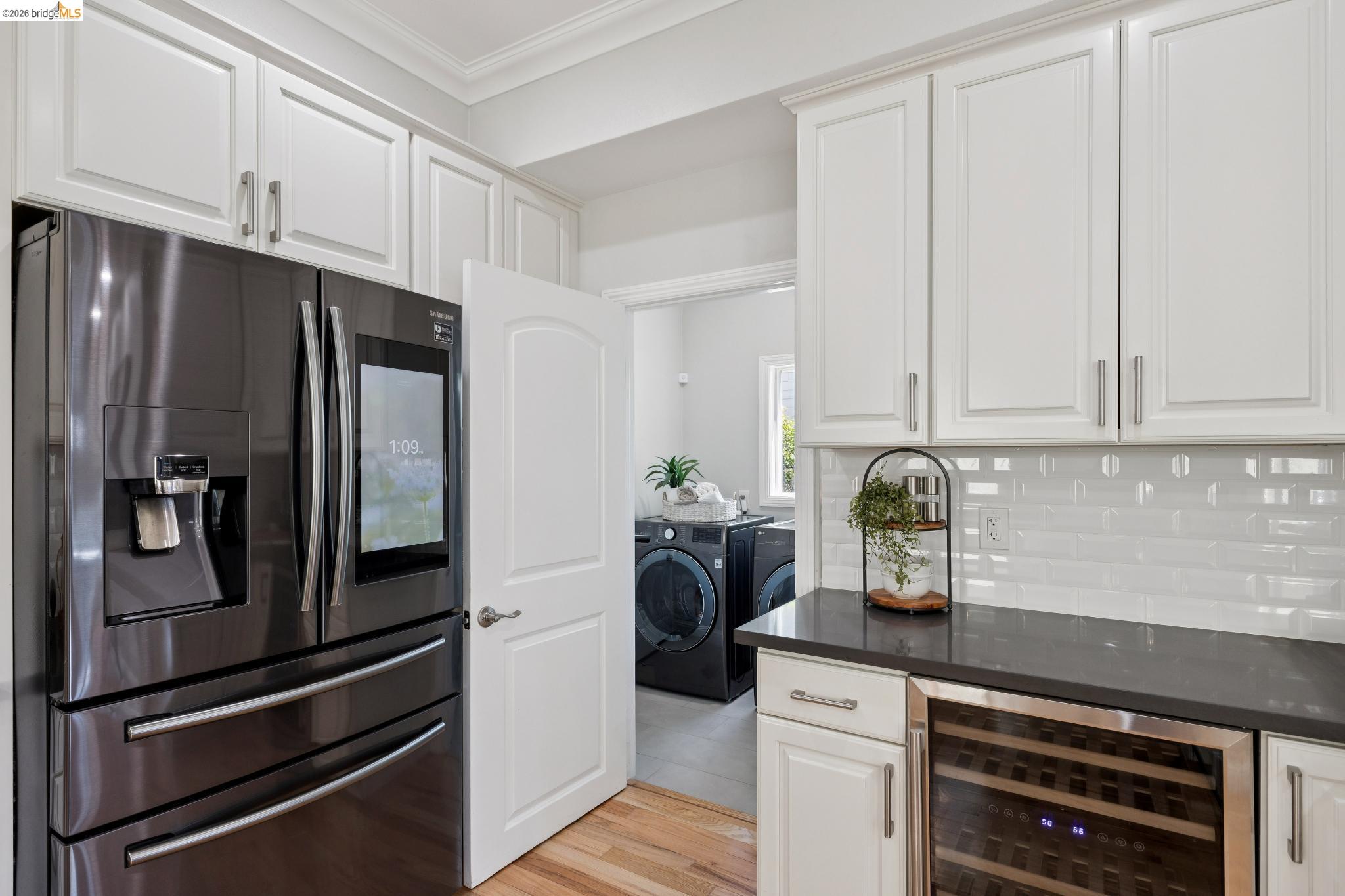 Detail Gallery Image 17 of 46 For 812 37th St, Oakland,  CA 94608 - 4 Beds | 3 Baths