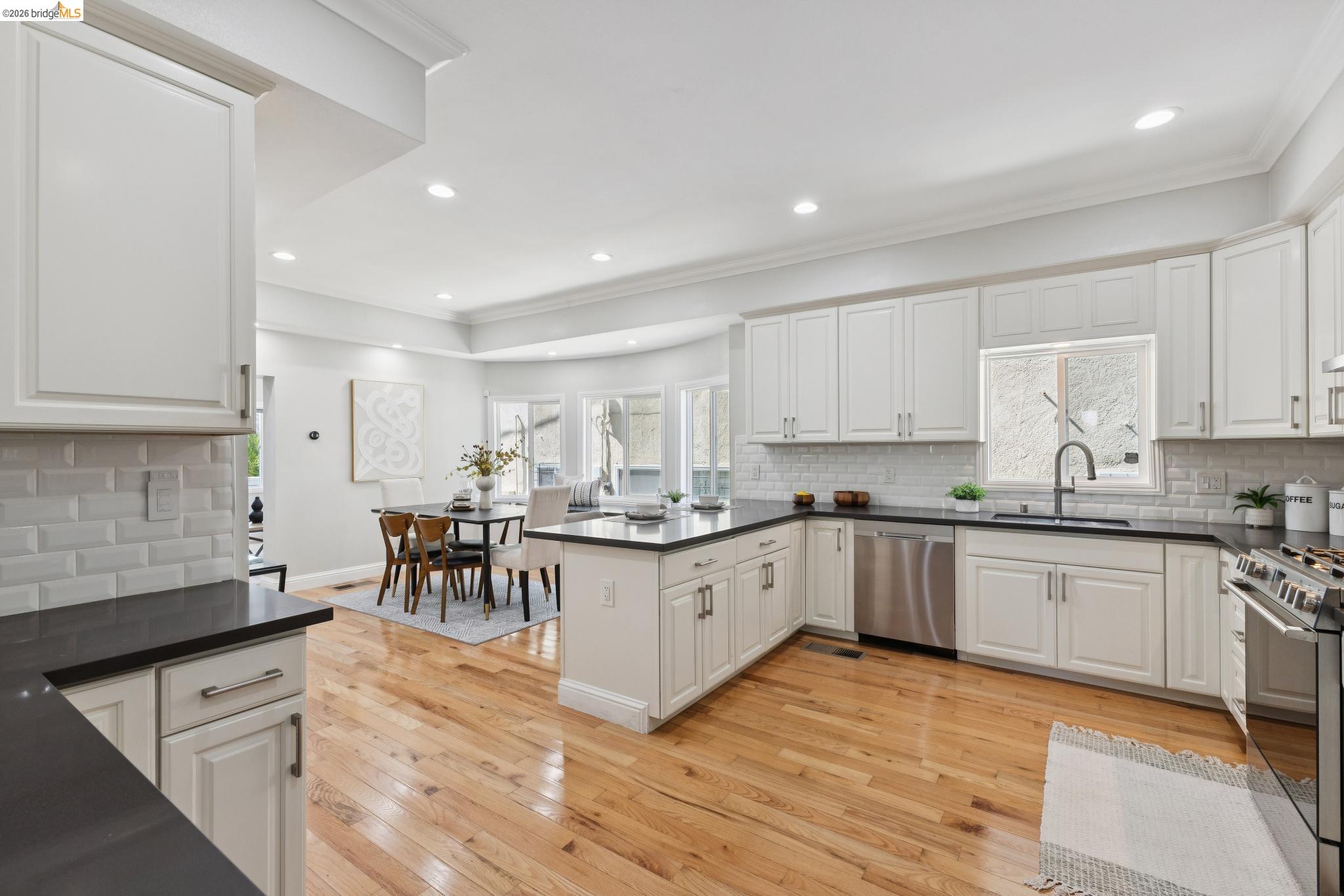 Detail Gallery Image 21 of 46 For 812 37th St, Oakland,  CA 94608 - 4 Beds | 3 Baths