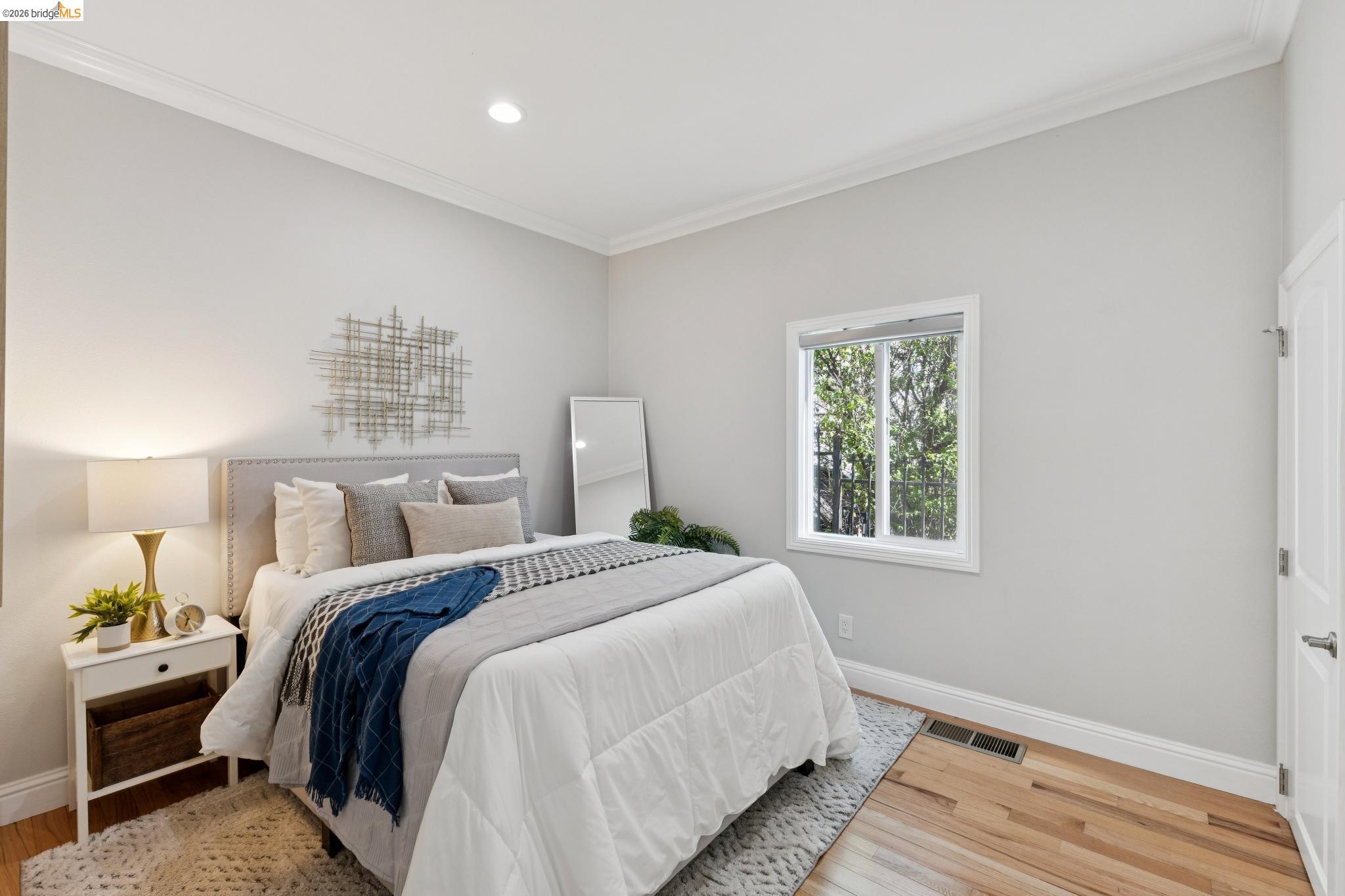 Detail Gallery Image 23 of 46 For 812 37th St, Oakland,  CA 94608 - 4 Beds | 3 Baths