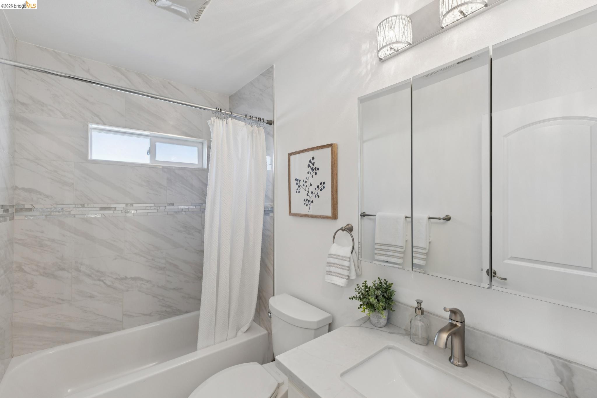 Detail Gallery Image 28 of 46 For 812 37th St, Oakland,  CA 94608 - 4 Beds | 3 Baths