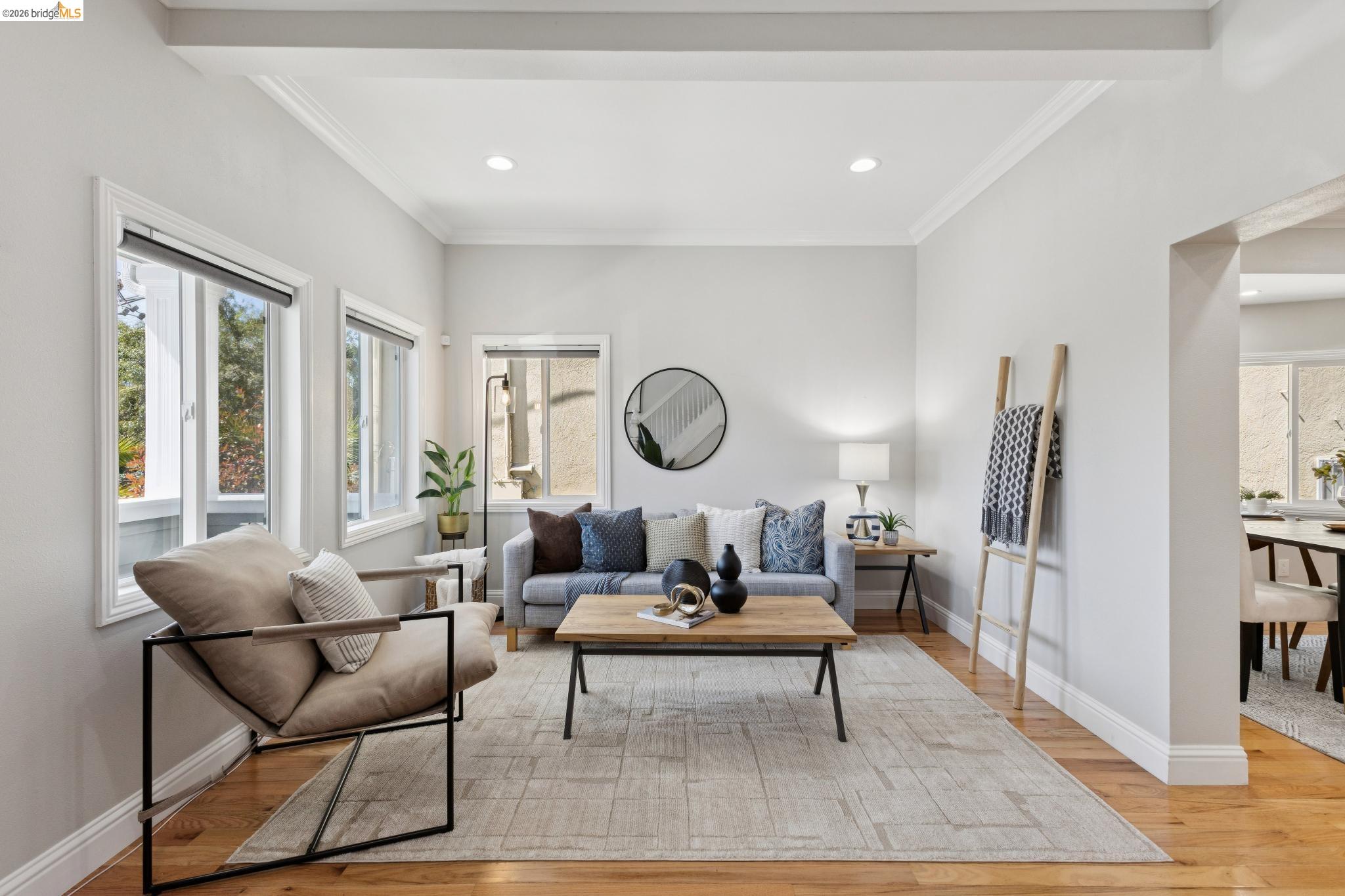 Detail Gallery Image 4 of 46 For 812 37th St, Oakland,  CA 94608 - 4 Beds | 3 Baths