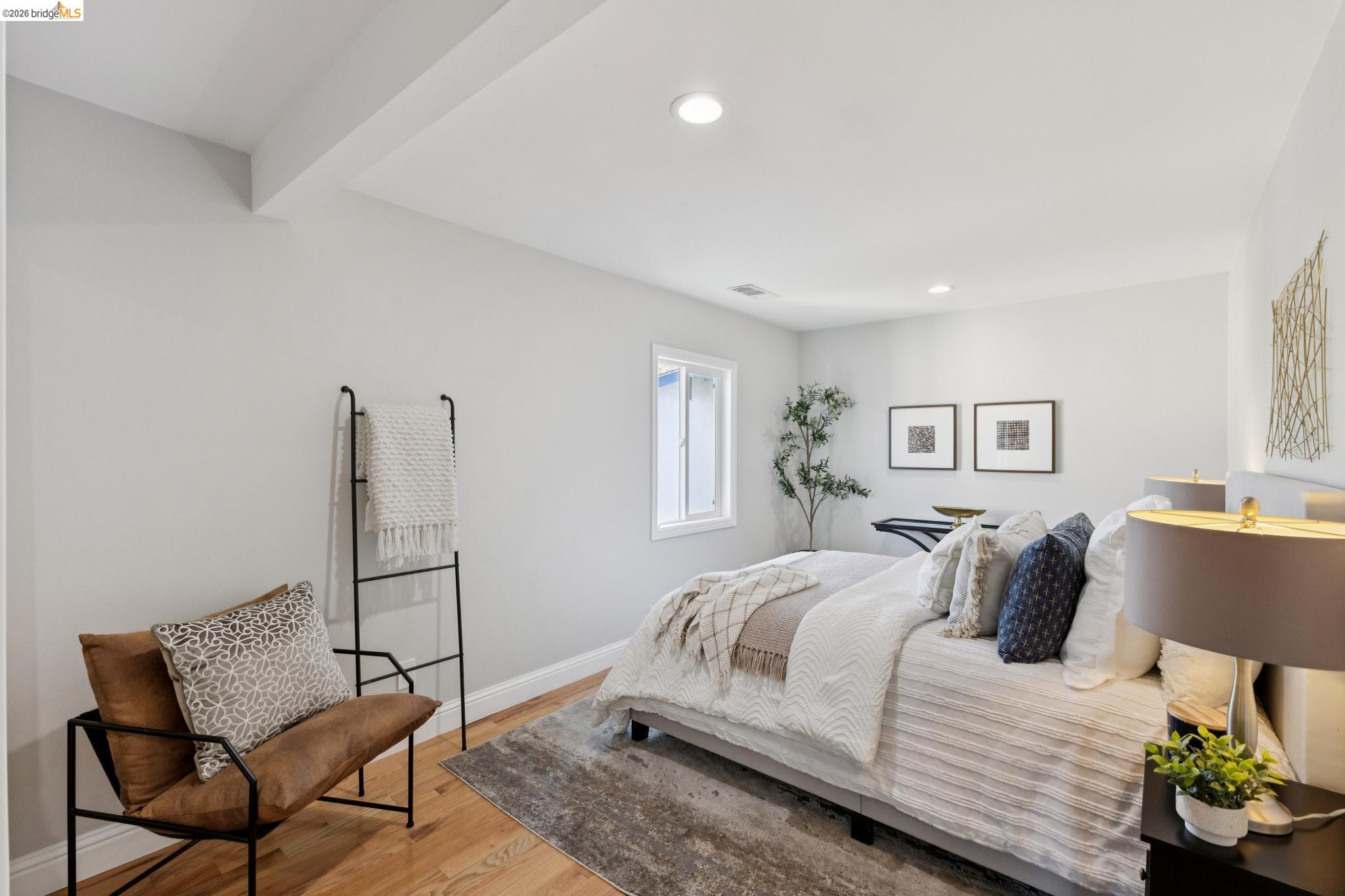 Detail Gallery Image 35 of 46 For 812 37th St, Oakland,  CA 94608 - 4 Beds | 3 Baths