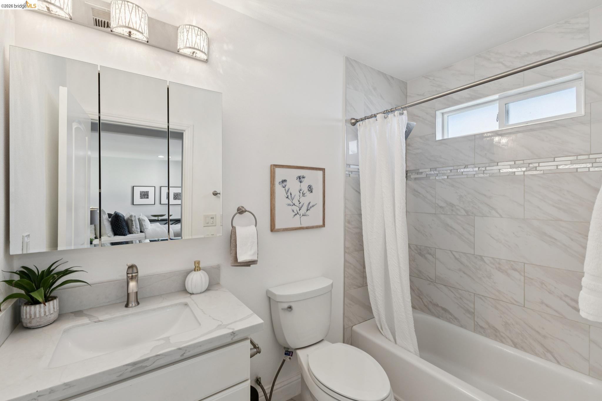 Detail Gallery Image 38 of 46 For 812 37th St, Oakland,  CA 94608 - 4 Beds | 3 Baths