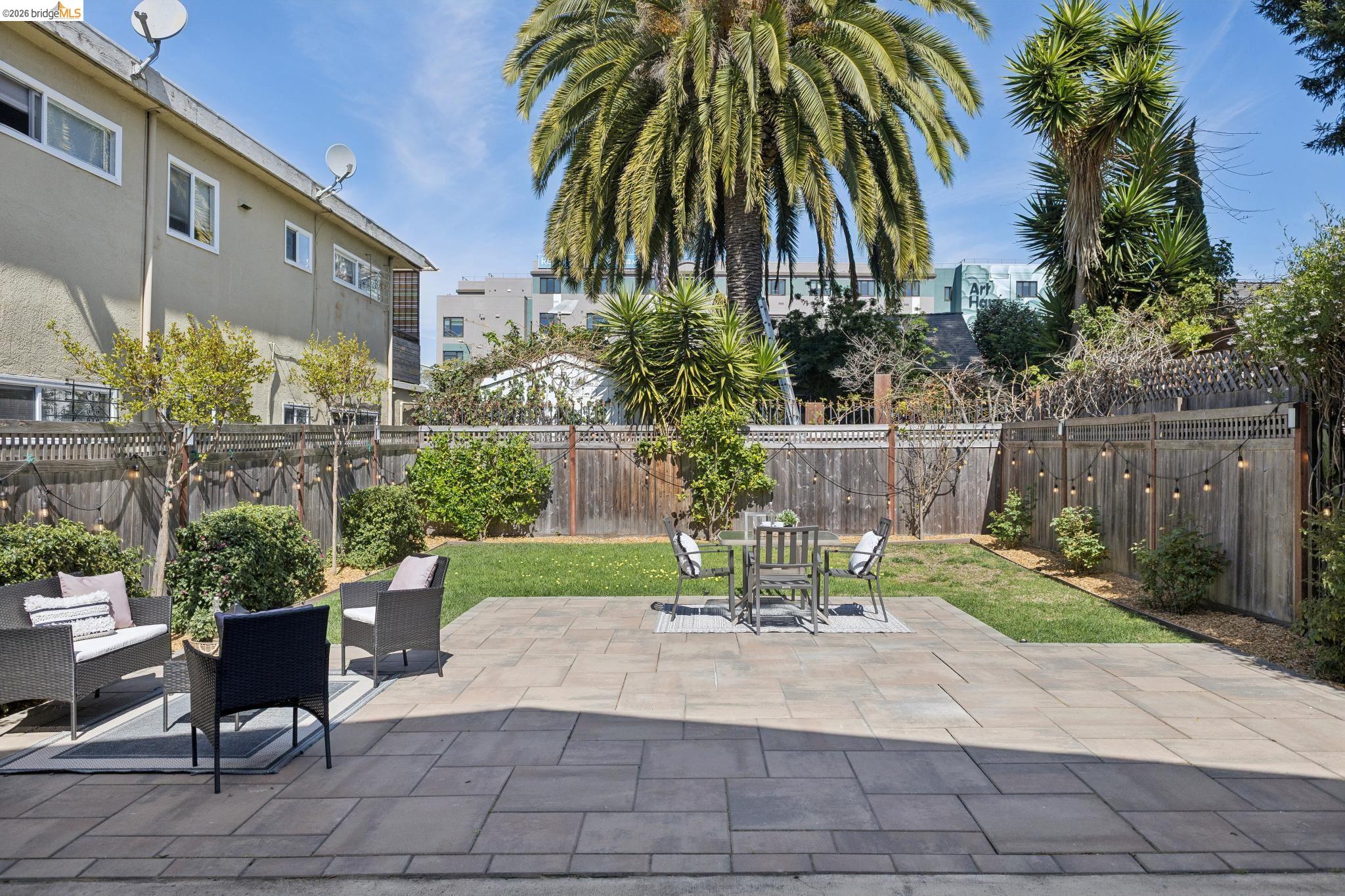 Detail Gallery Image 39 of 46 For 812 37th St, Oakland,  CA 94608 - 4 Beds | 3 Baths