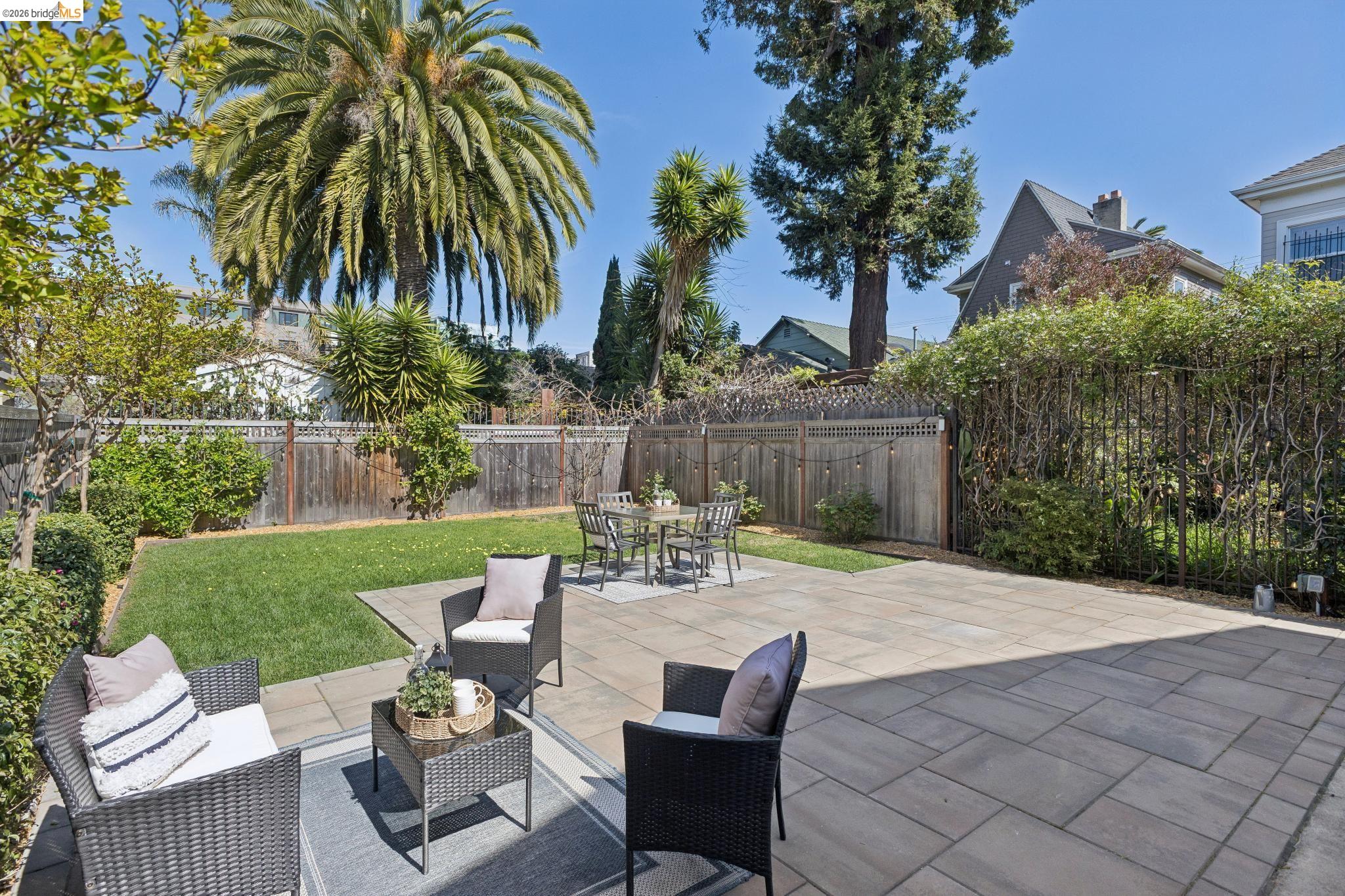 Detail Gallery Image 40 of 46 For 812 37th St, Oakland,  CA 94608 - 4 Beds | 3 Baths