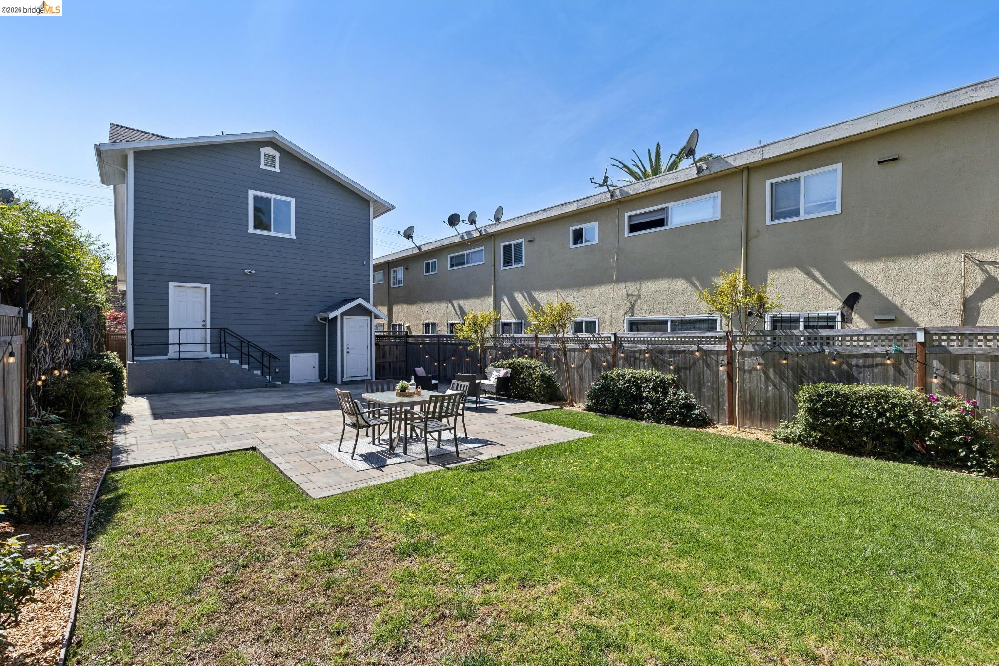 Detail Gallery Image 41 of 46 For 812 37th St, Oakland,  CA 94608 - 4 Beds | 3 Baths