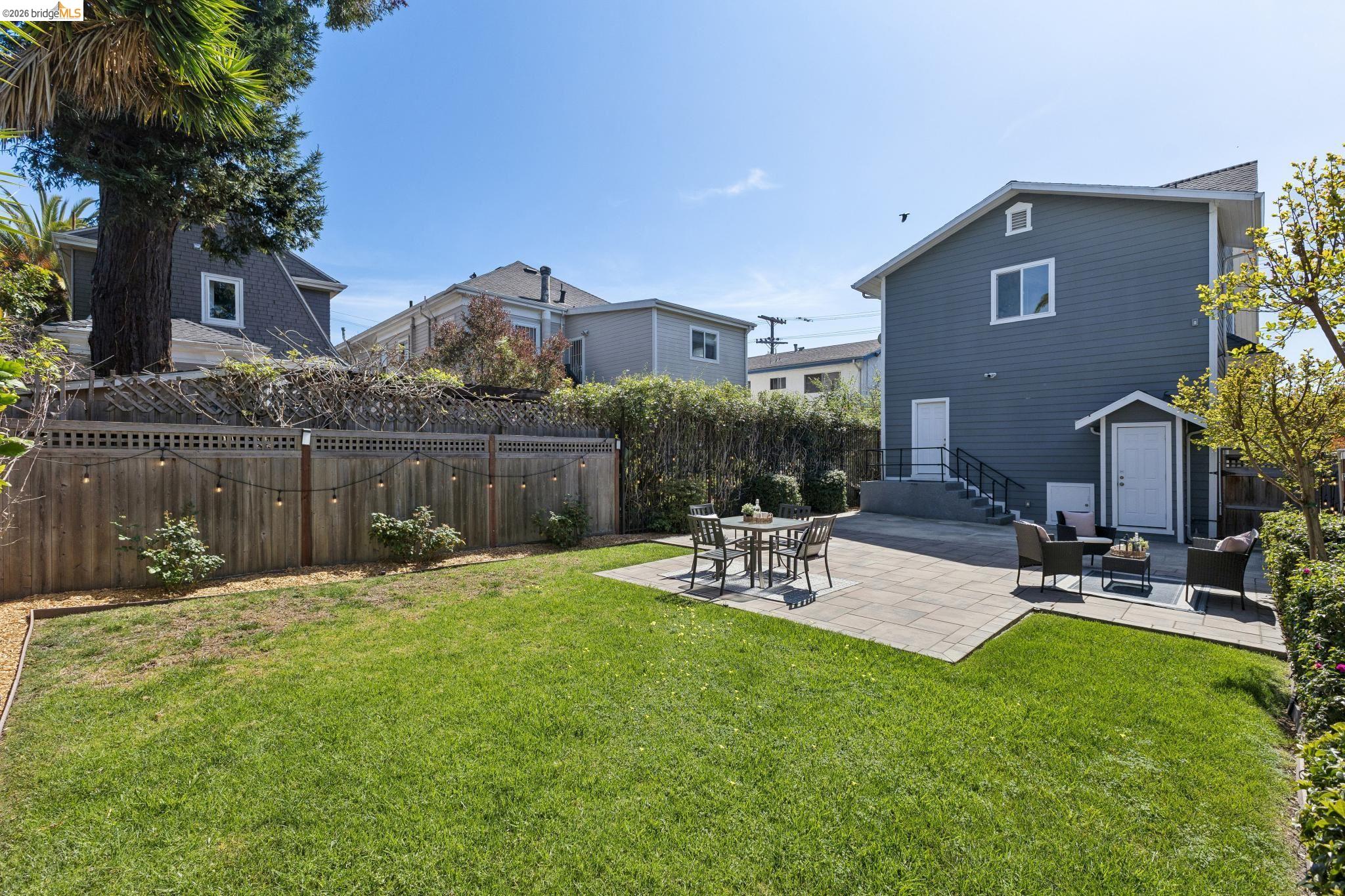 Detail Gallery Image 42 of 46 For 812 37th St, Oakland,  CA 94608 - 4 Beds | 3 Baths