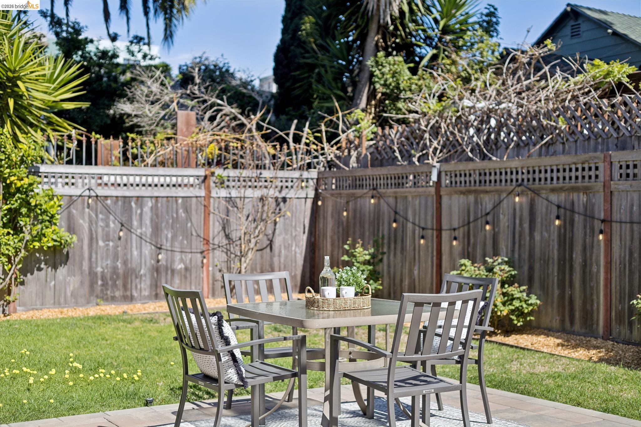 Detail Gallery Image 43 of 46 For 812 37th St, Oakland,  CA 94608 - 4 Beds | 3 Baths