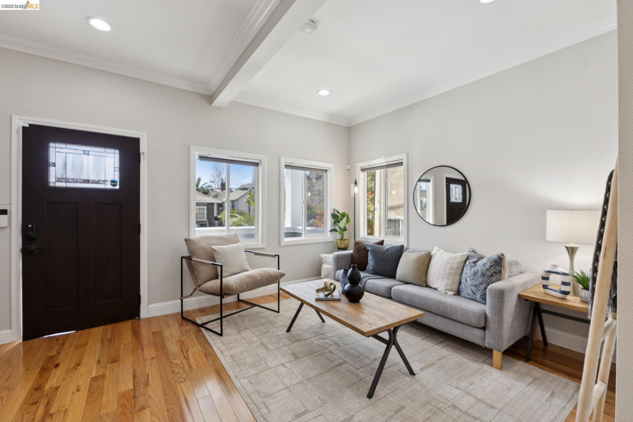 Detail Gallery Image 6 of 46 For 812 37th St, Oakland,  CA 94608 - 4 Beds | 3 Baths