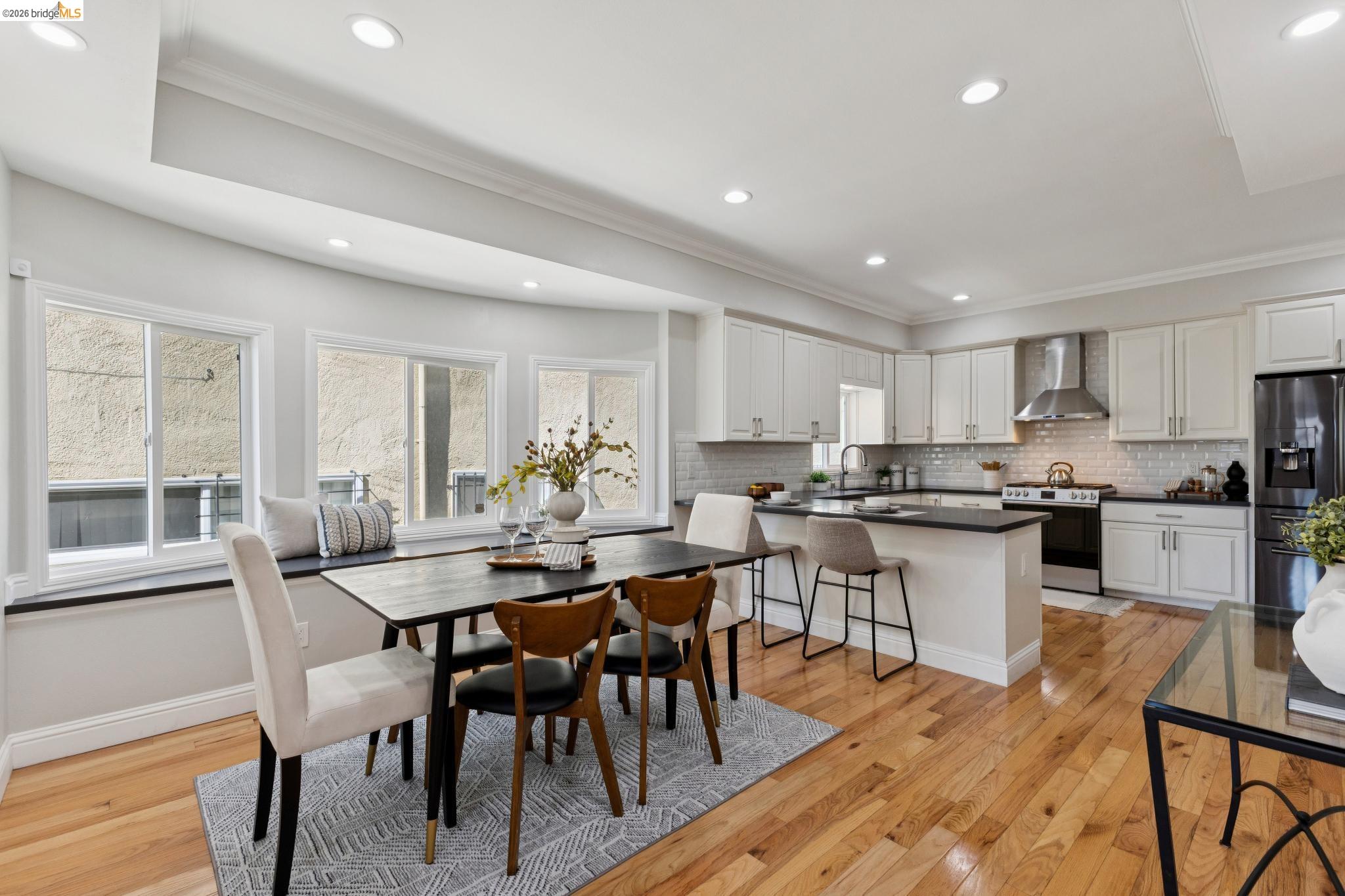 Detail Gallery Image 7 of 46 For 812 37th St, Oakland,  CA 94608 - 4 Beds | 3 Baths