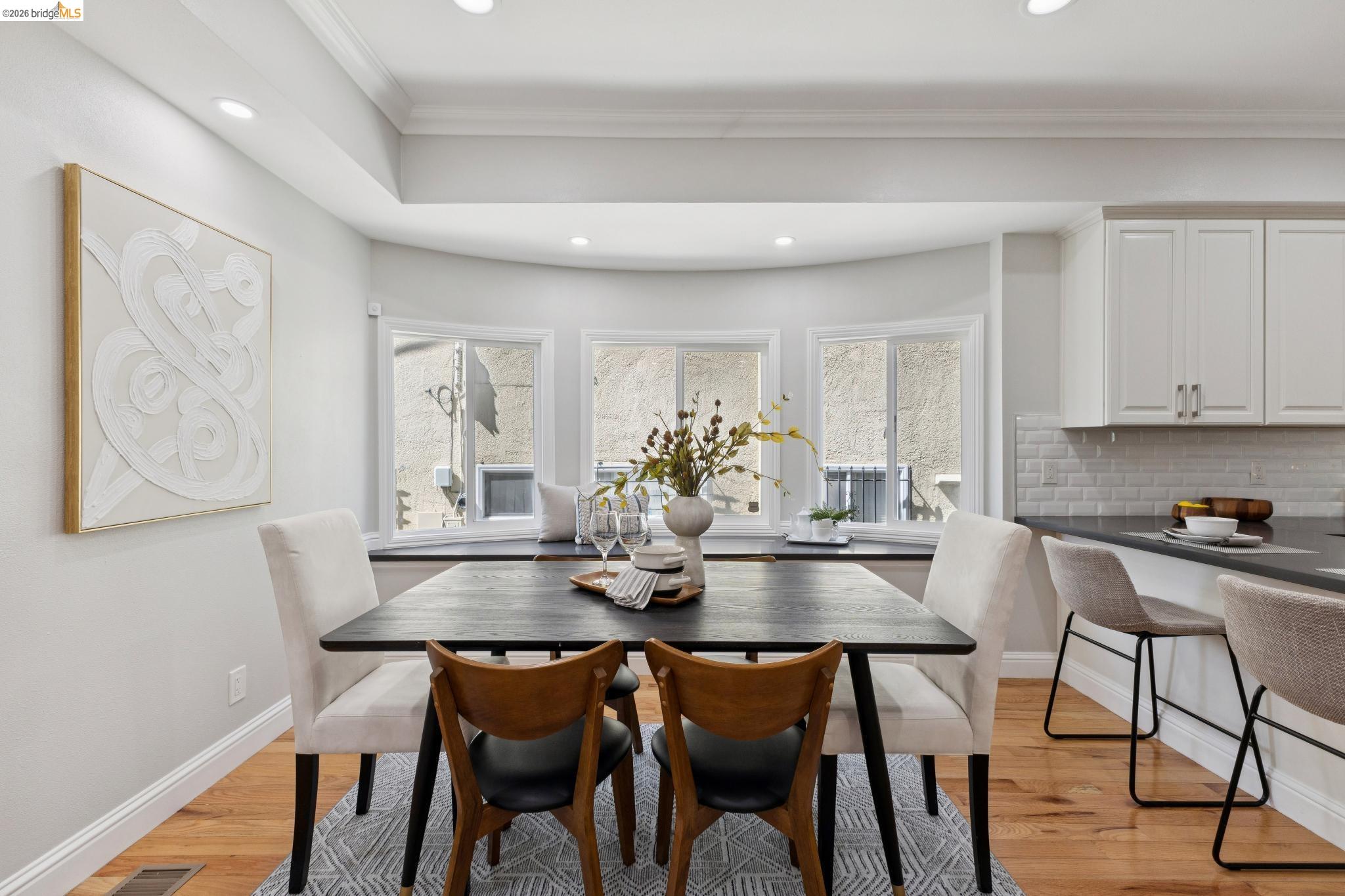 Detail Gallery Image 8 of 46 For 812 37th St, Oakland,  CA 94608 - 4 Beds | 3 Baths