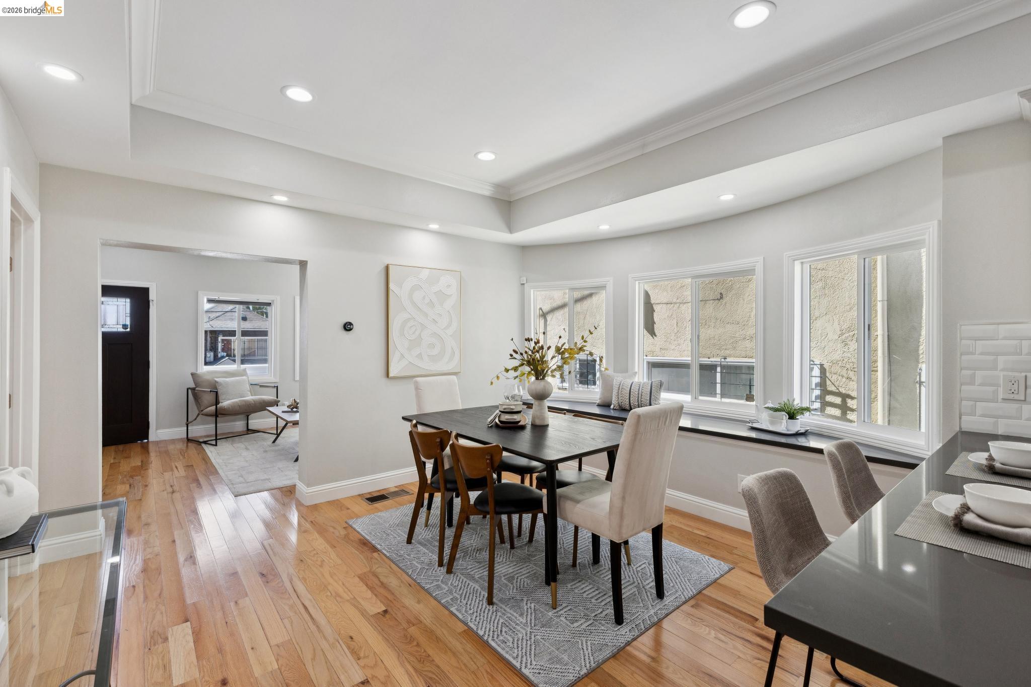 Detail Gallery Image 10 of 46 For 812 37th St, Oakland,  CA 94608 - 4 Beds | 3 Baths