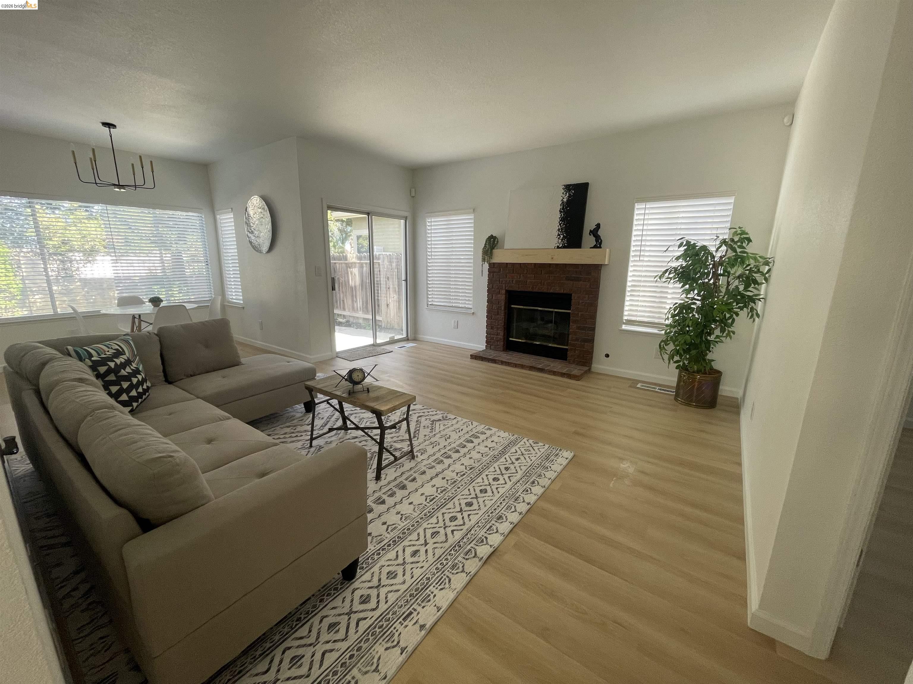 Detail Gallery Image 15 of 36 For 2117 Mark Twain Dr, Antioch,  CA 94531 - 3 Beds | 2/1 Baths